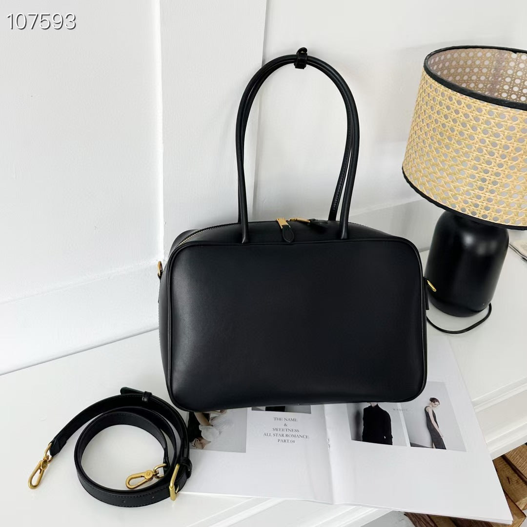 Linea Eleganza — Classic Genuine Leather Bag with Adjustable Strap. Women’s shoulder bag