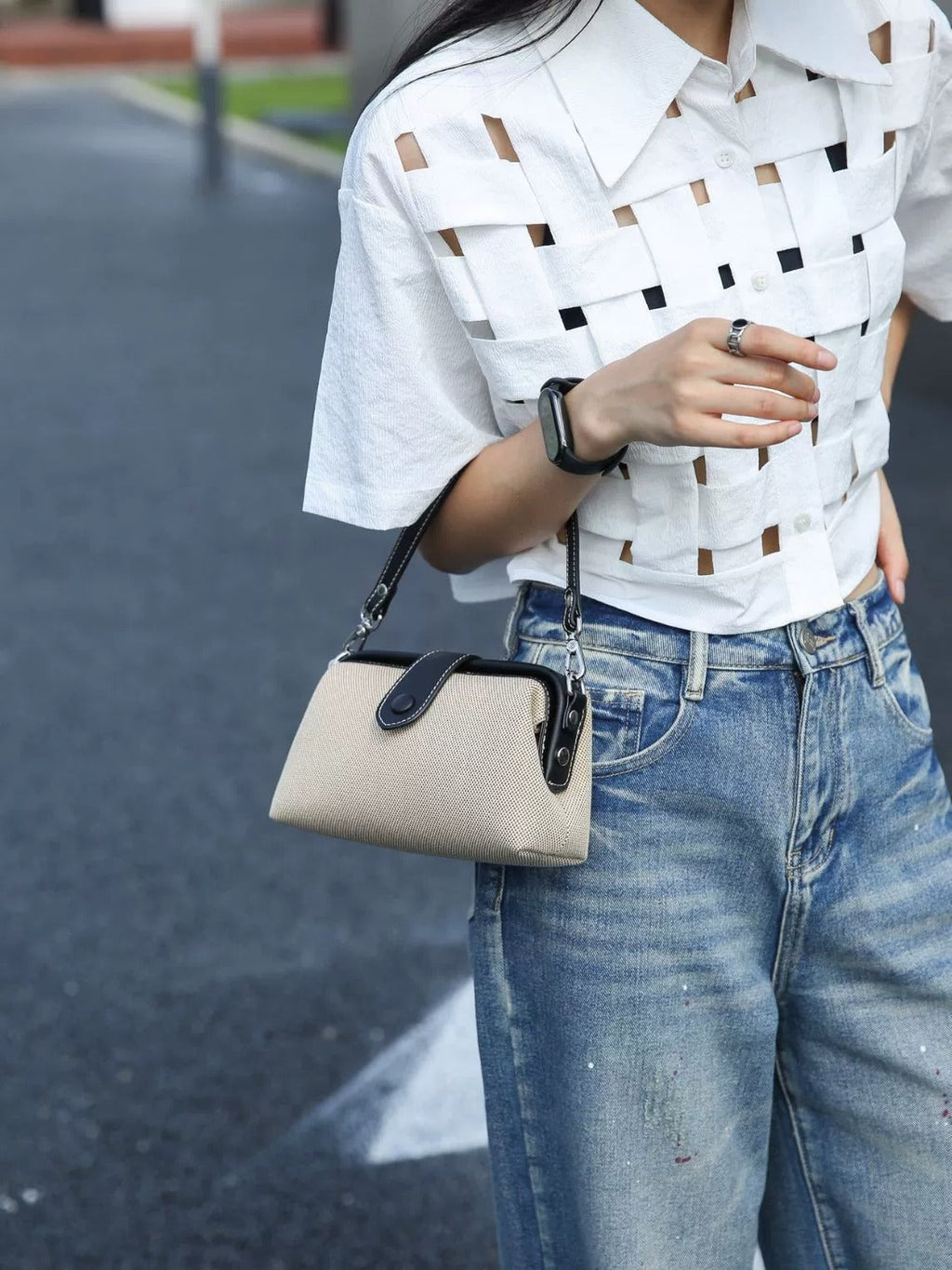 Compact Elegance — Women’s shoulder bag
