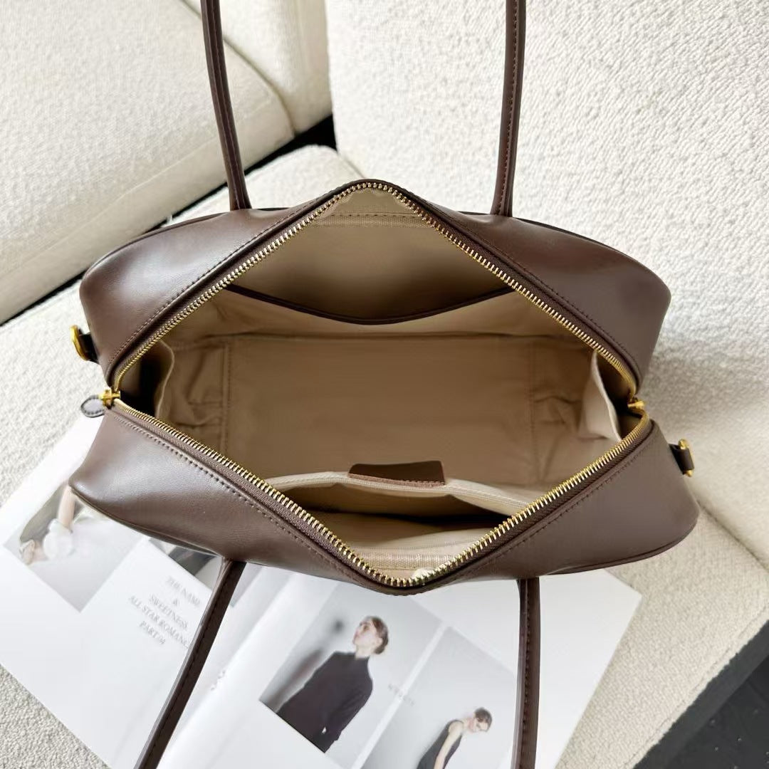 Linea Eleganza — Classic Genuine Leather Bag with Adjustable Strap. Women’s shoulder bag