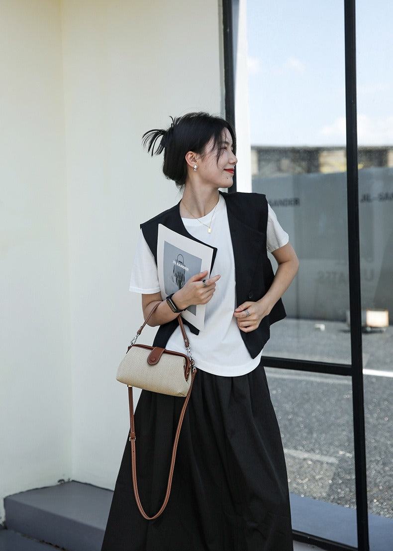 Compact Elegance — Women’s shoulder bag