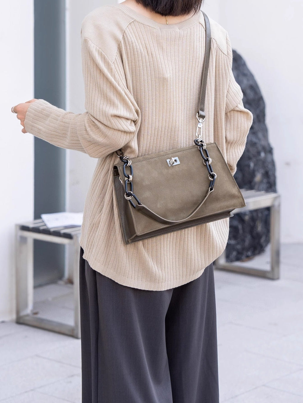 Celeste Chain Bag – A Statement of Luxury and Functionality