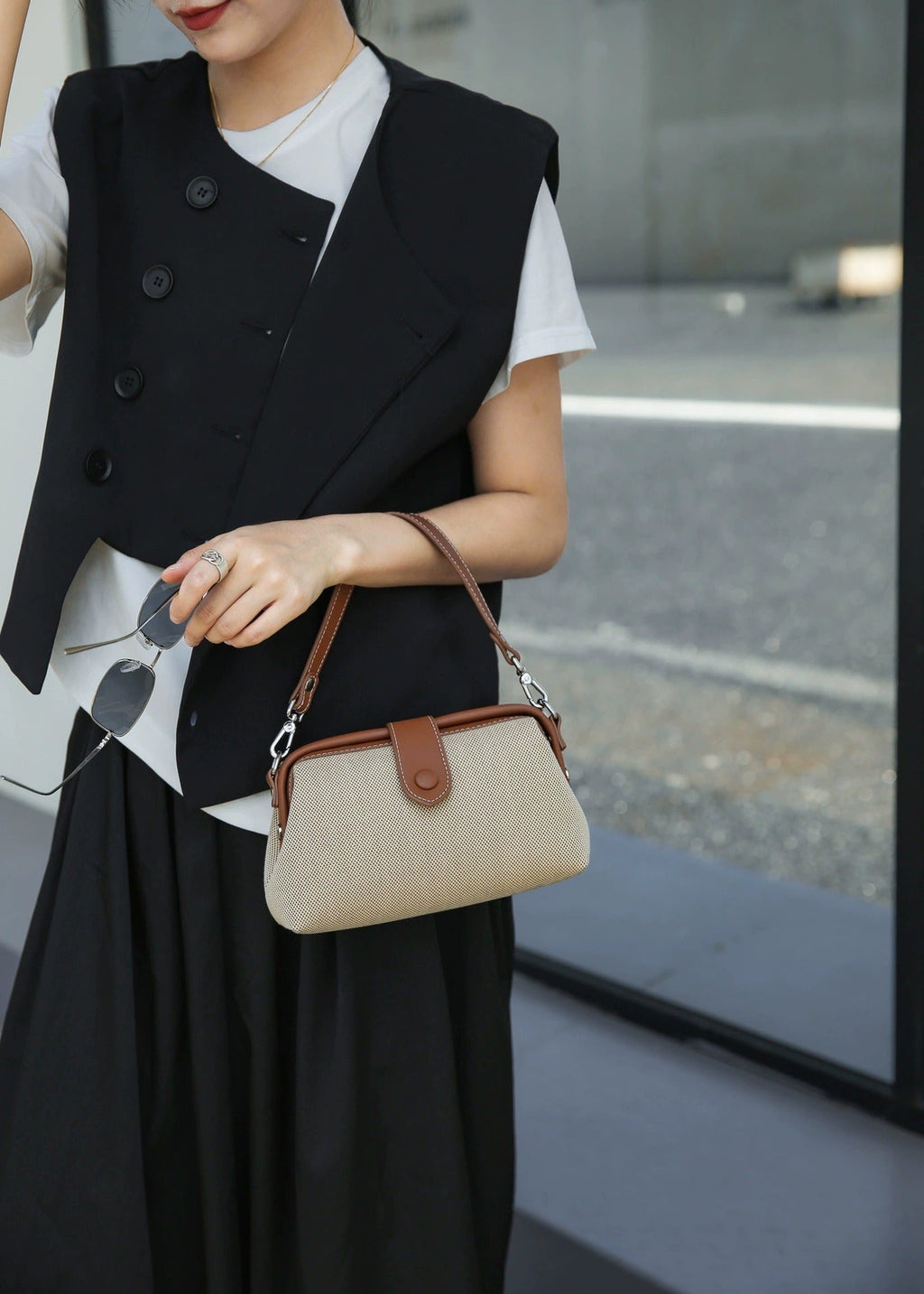 Compact Elegance — Women’s shoulder bag