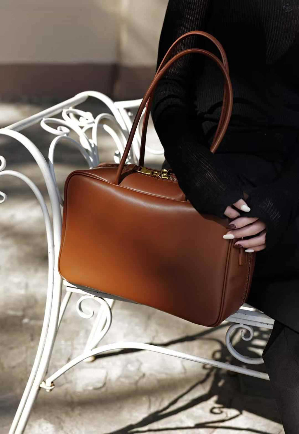 Linea Eleganza — Classic Genuine Leather Bag with Adjustable Strap. Women’s shoulder bag
