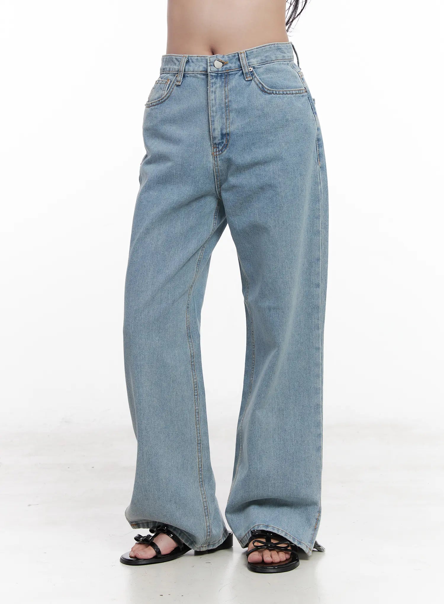Hyuna Slit Straight-Fit Jeans CU525