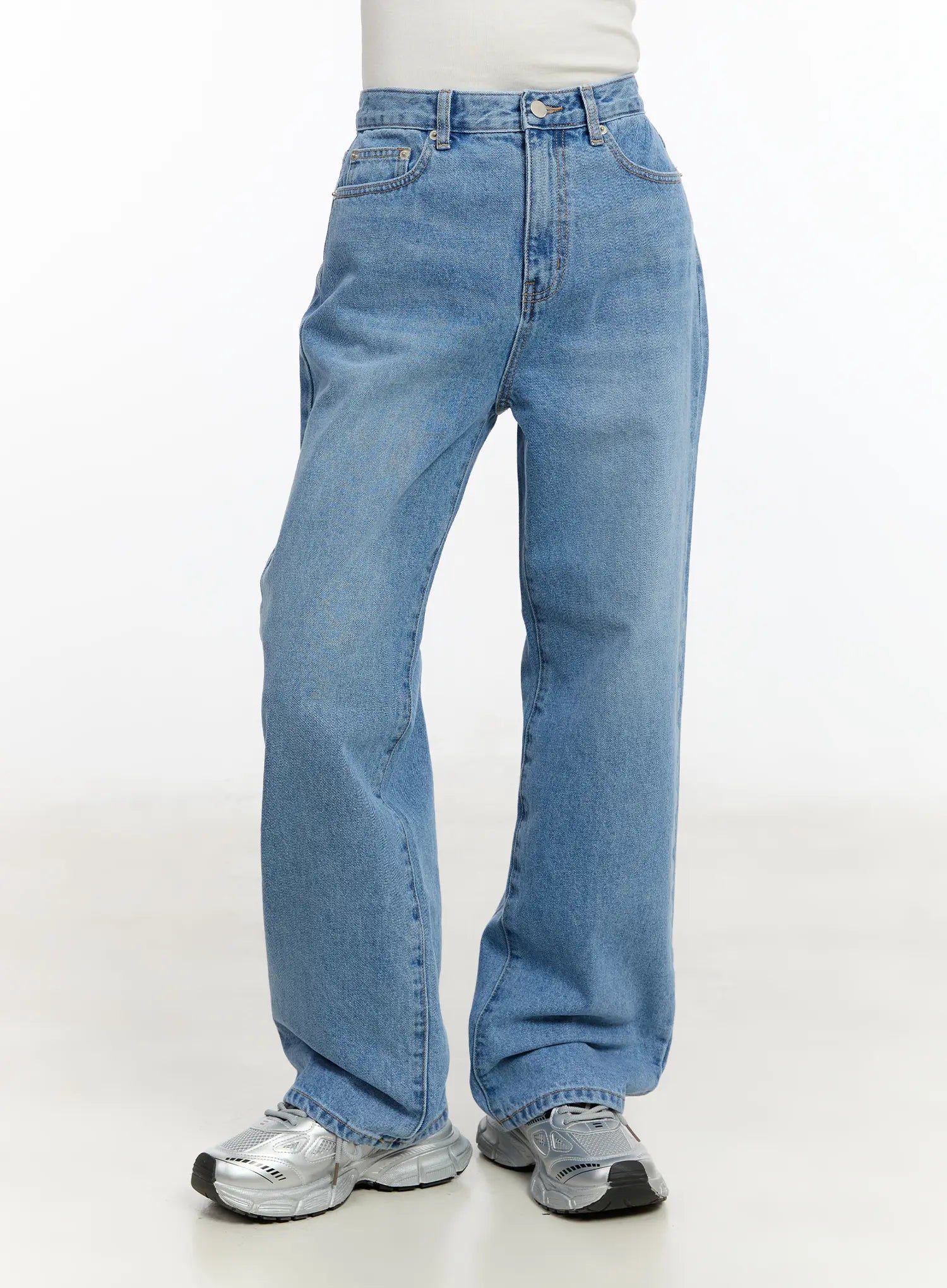 Zuri Classic Straight Jeans CM505