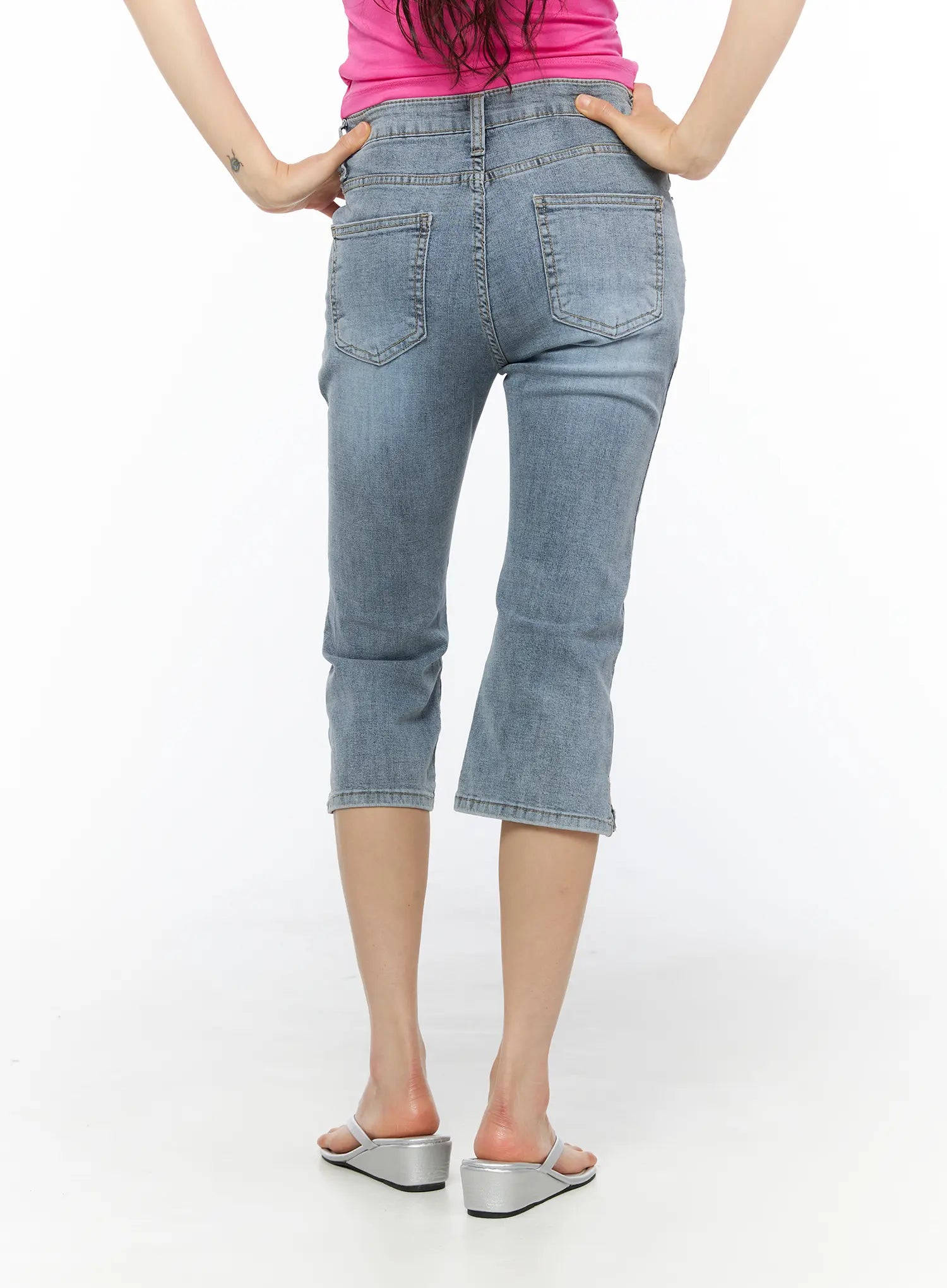 Aris High-Waist Capri Jeans CU530