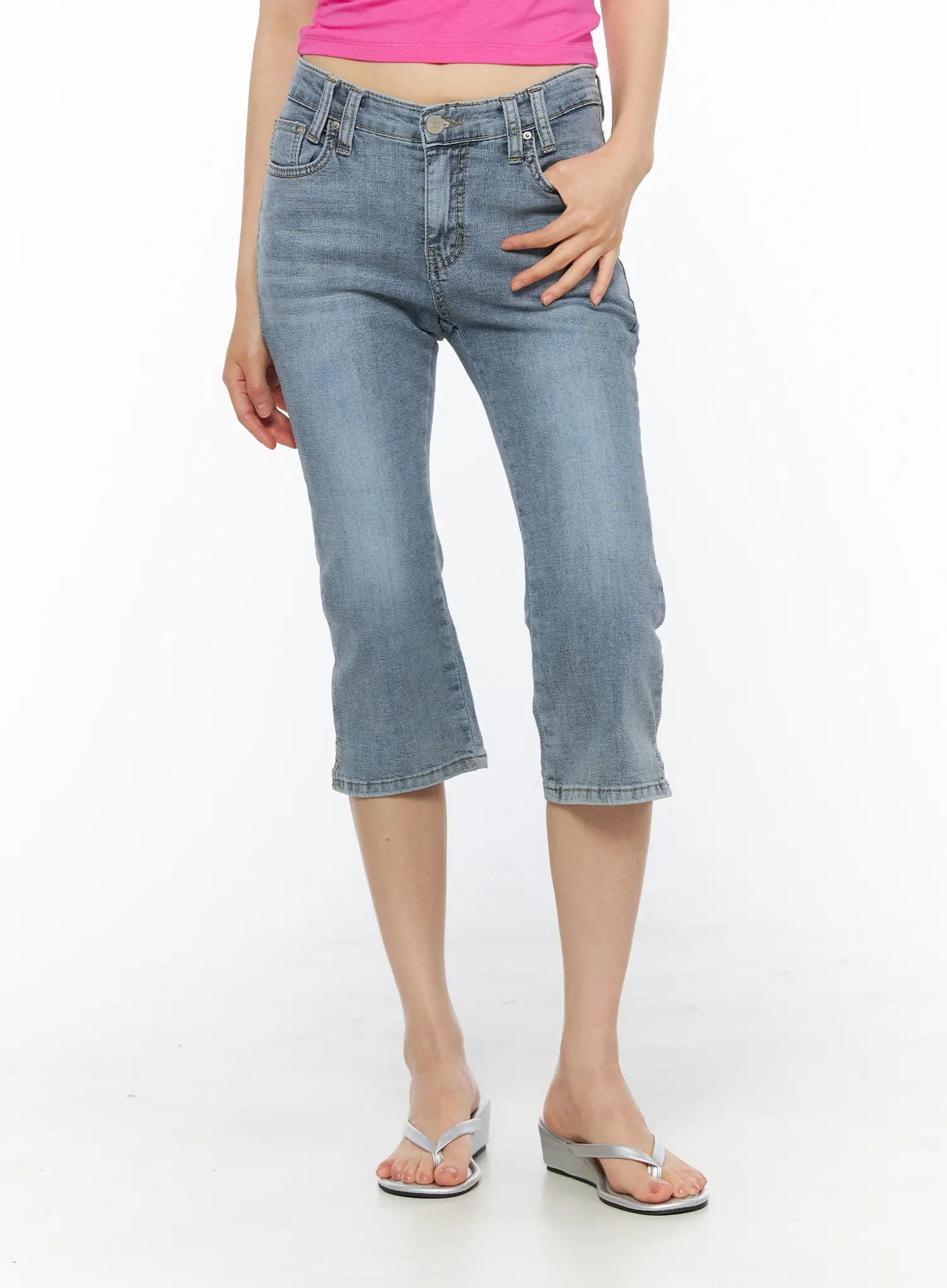 Aris High-Waist Capri Jeans CU530