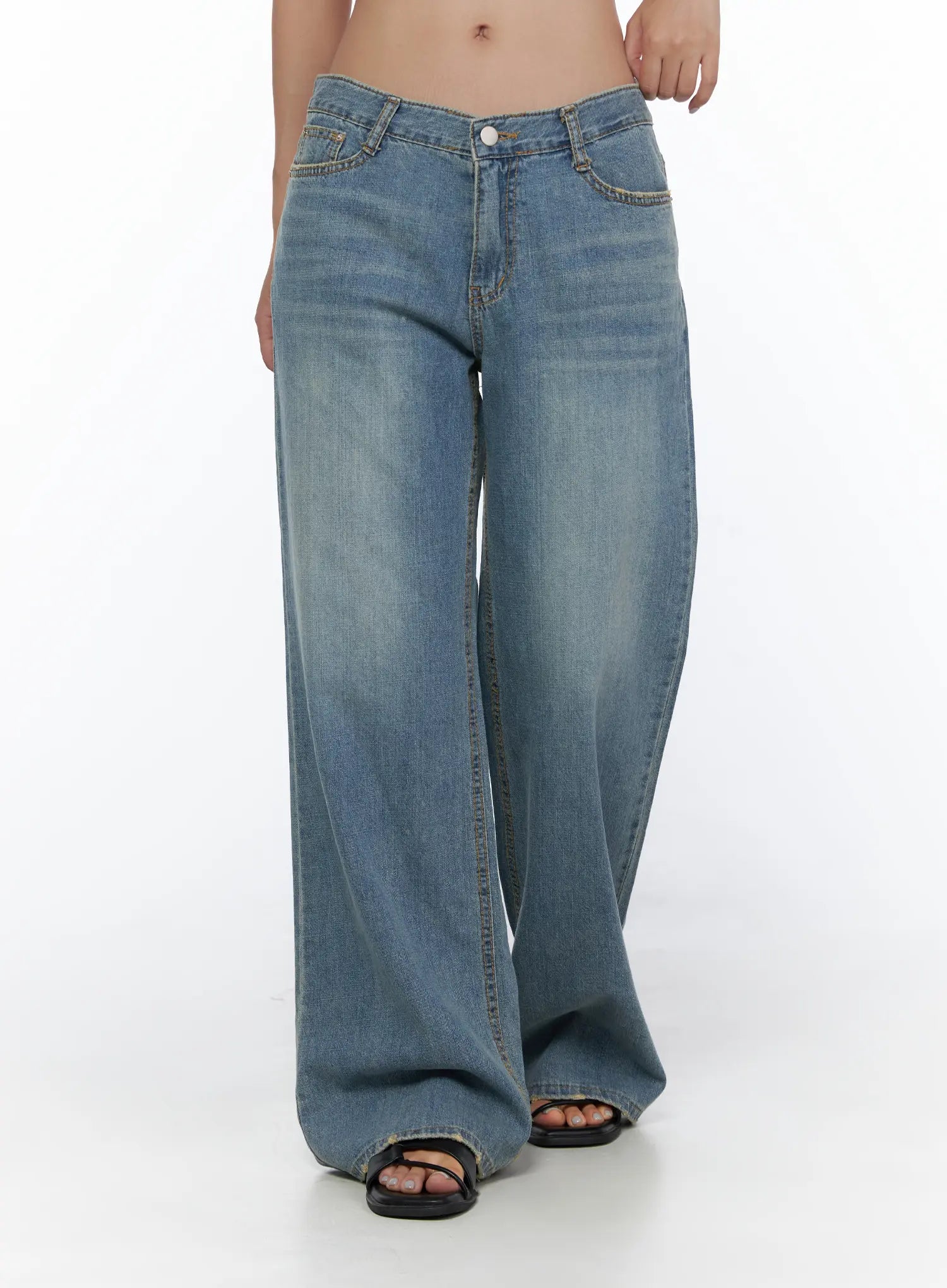 Beau Low-Rise Wide Jeans CL510