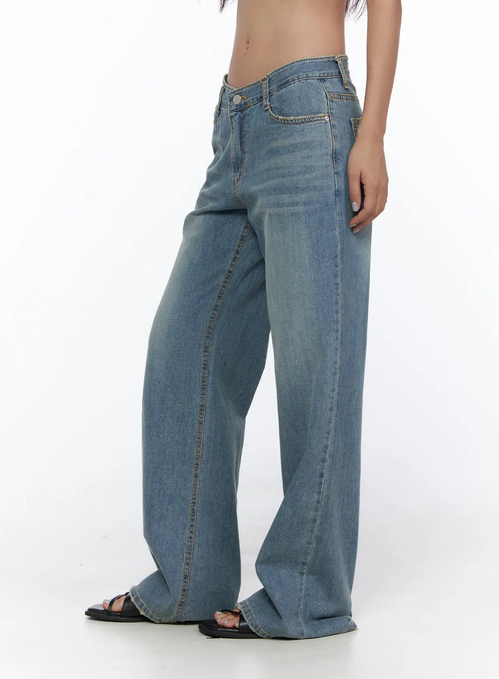 Beau Low-Rise Wide Jeans CL510
