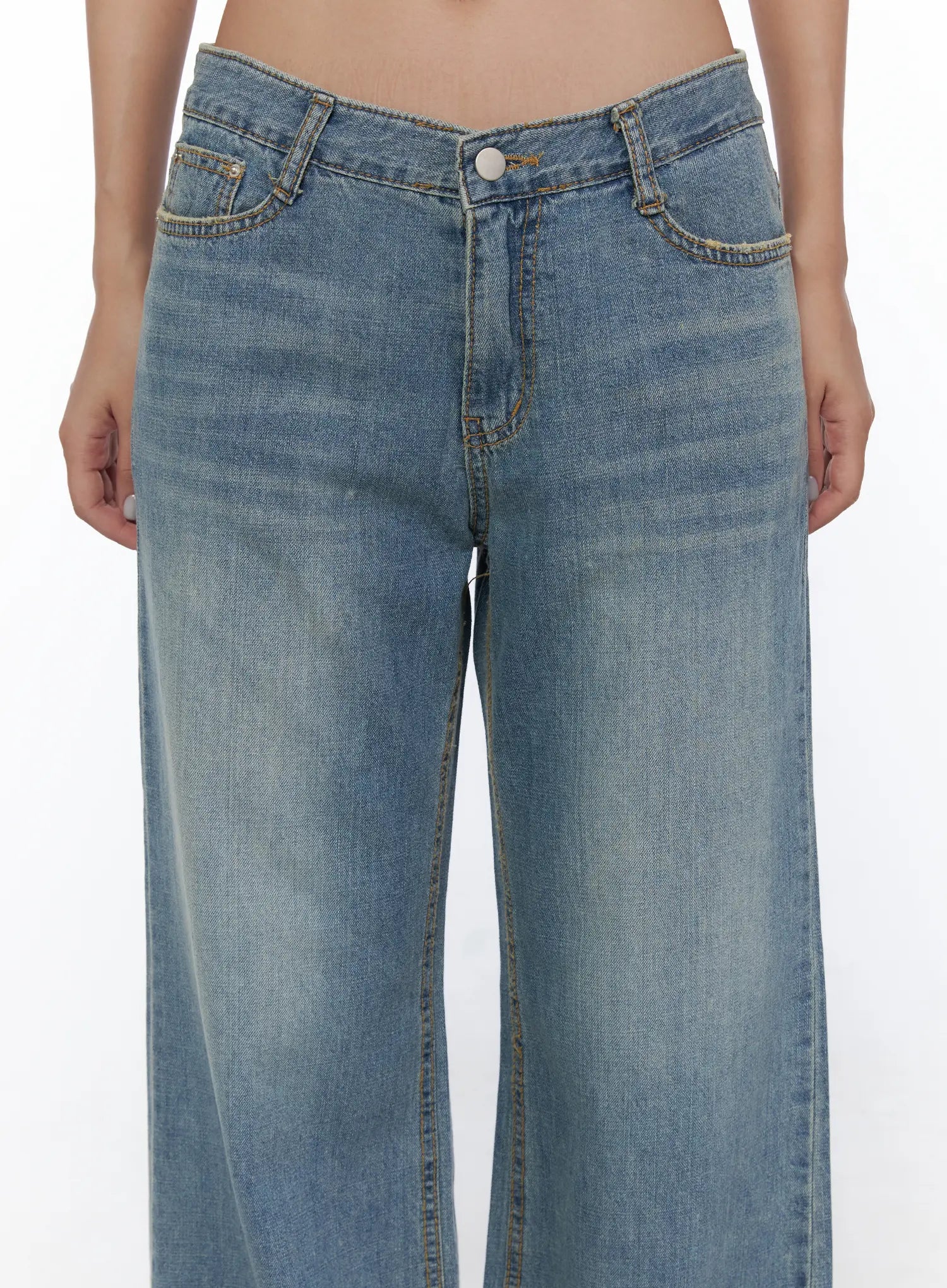 Beau Low-Rise Wide Jeans CL510