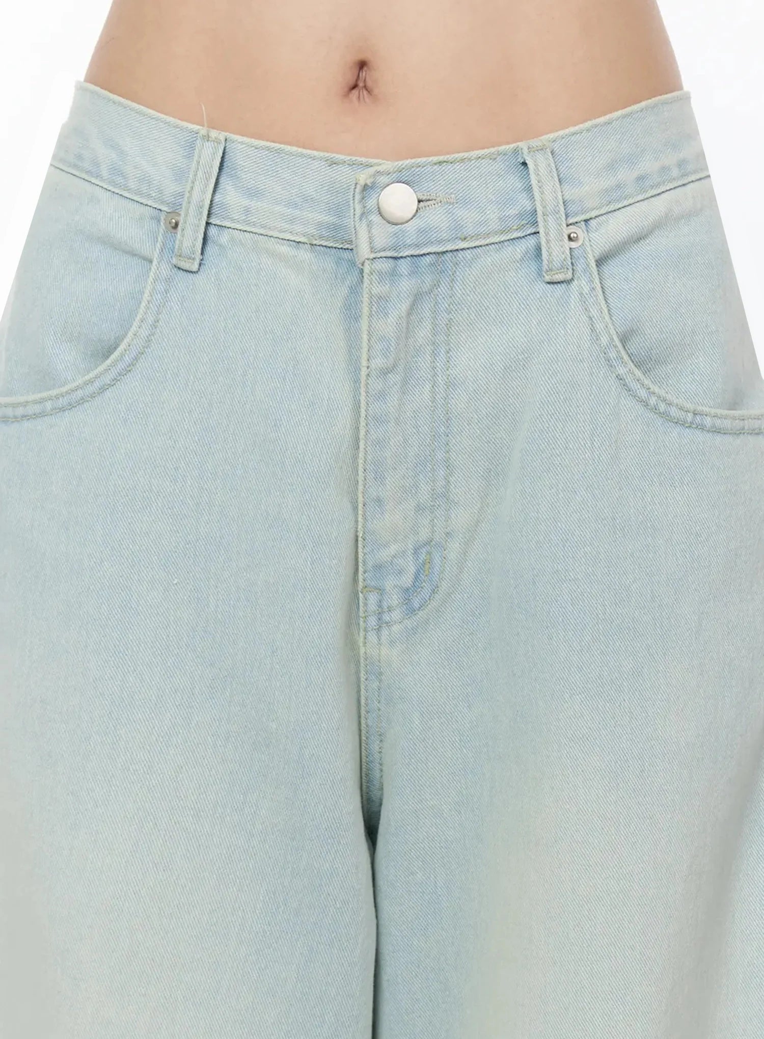 Kaela Light Wash Baggy Jeans IG507