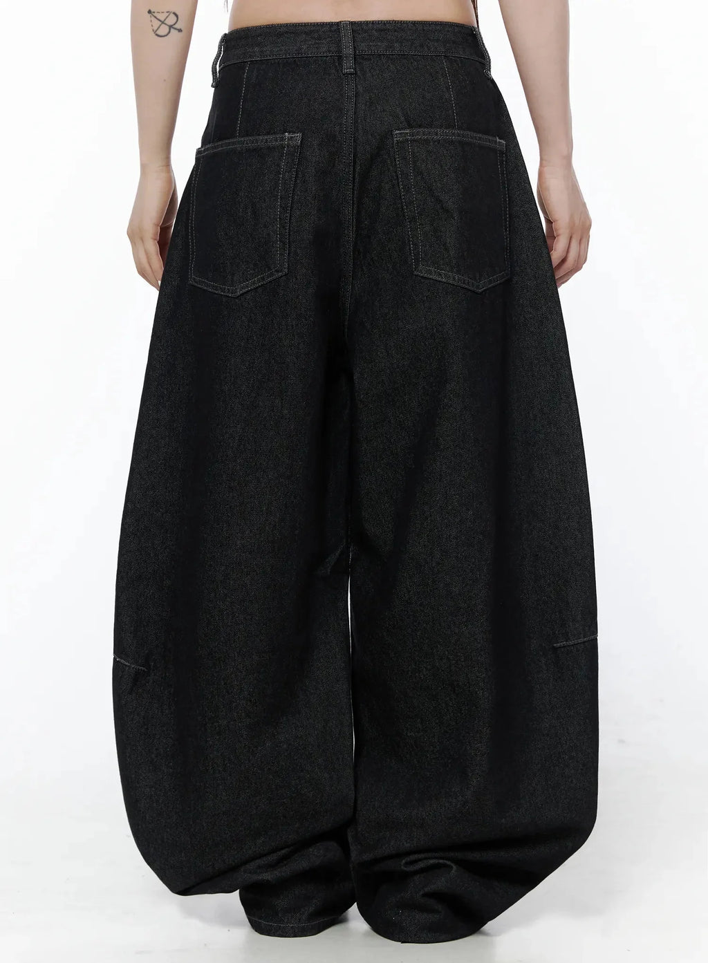 Maelani Rivet Wide Balloon Jeans IL502