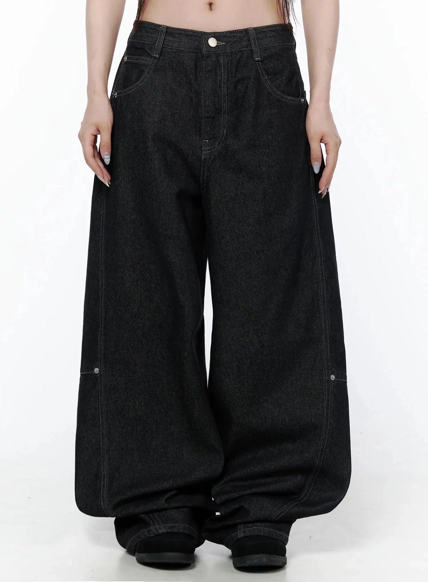 Maelani Rivet Wide Balloon Jeans IL502