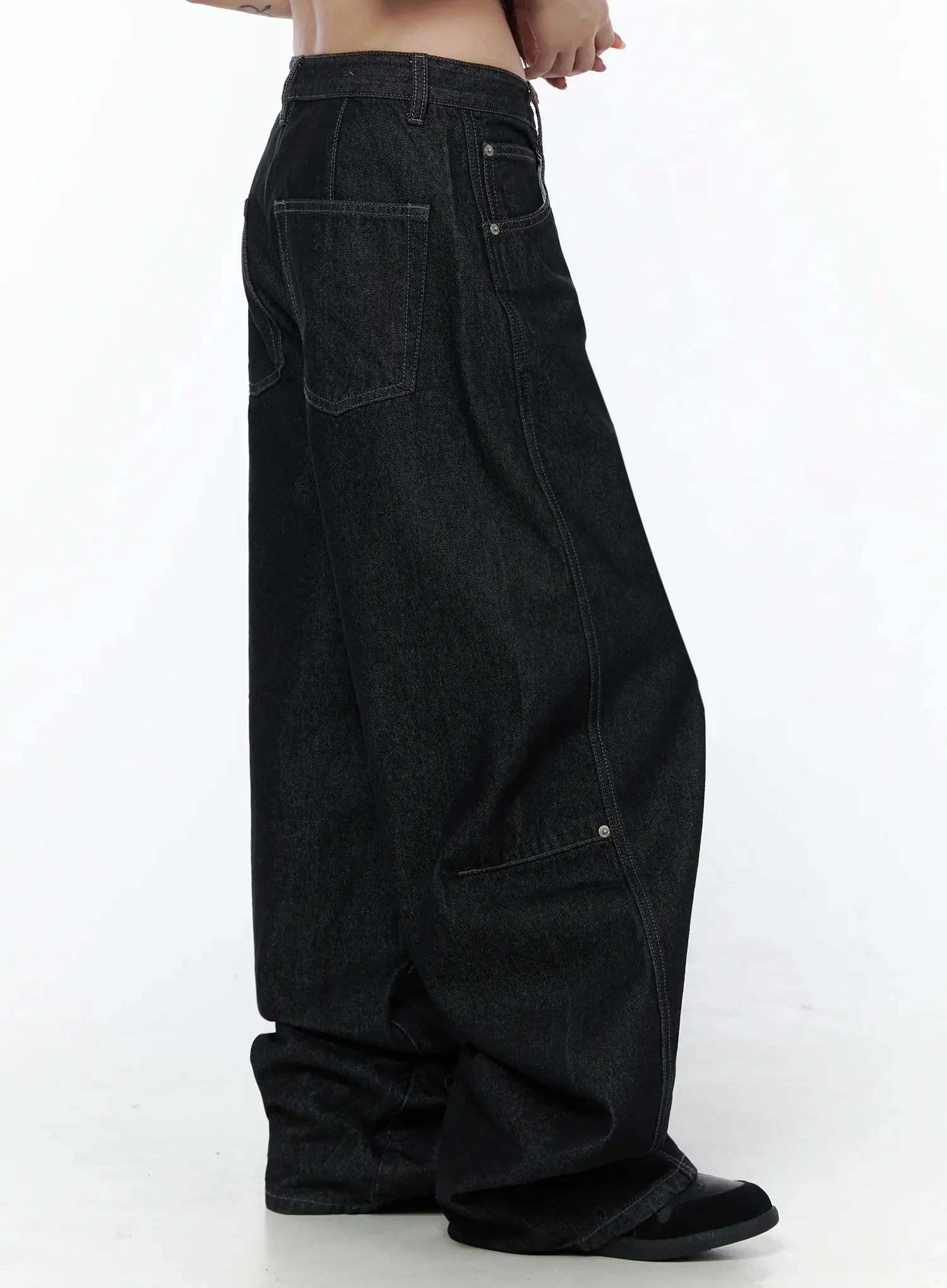 Maelani Rivet Wide Balloon Jeans IL502