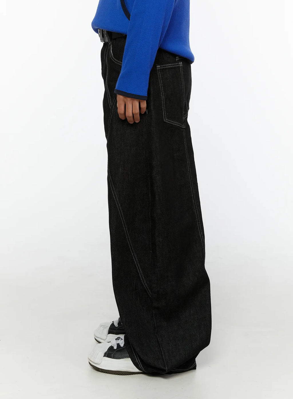 Men's Loki Wide-Leg Jeans IG507