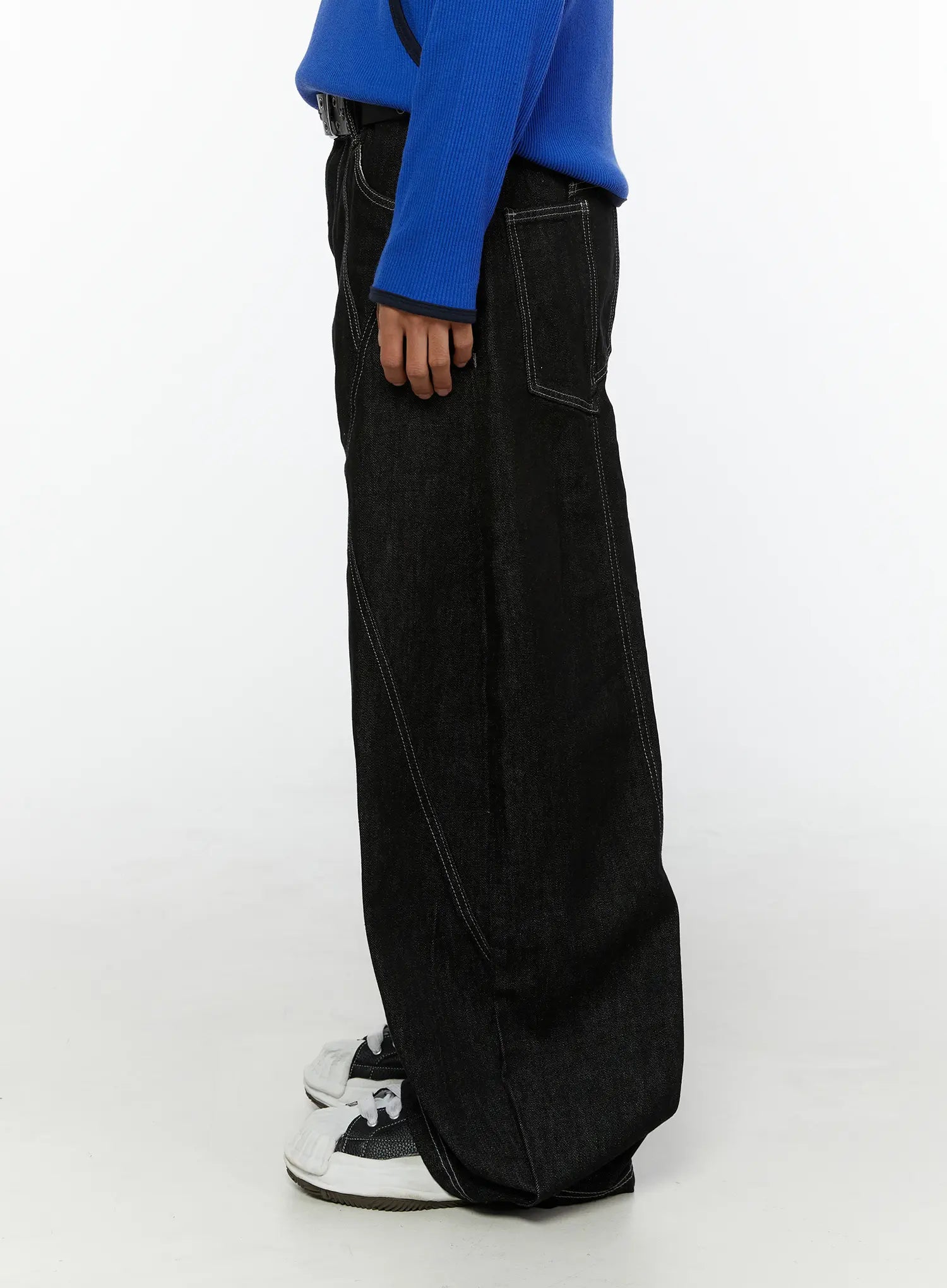 Men's Loki Wide-Leg Jeans IG507