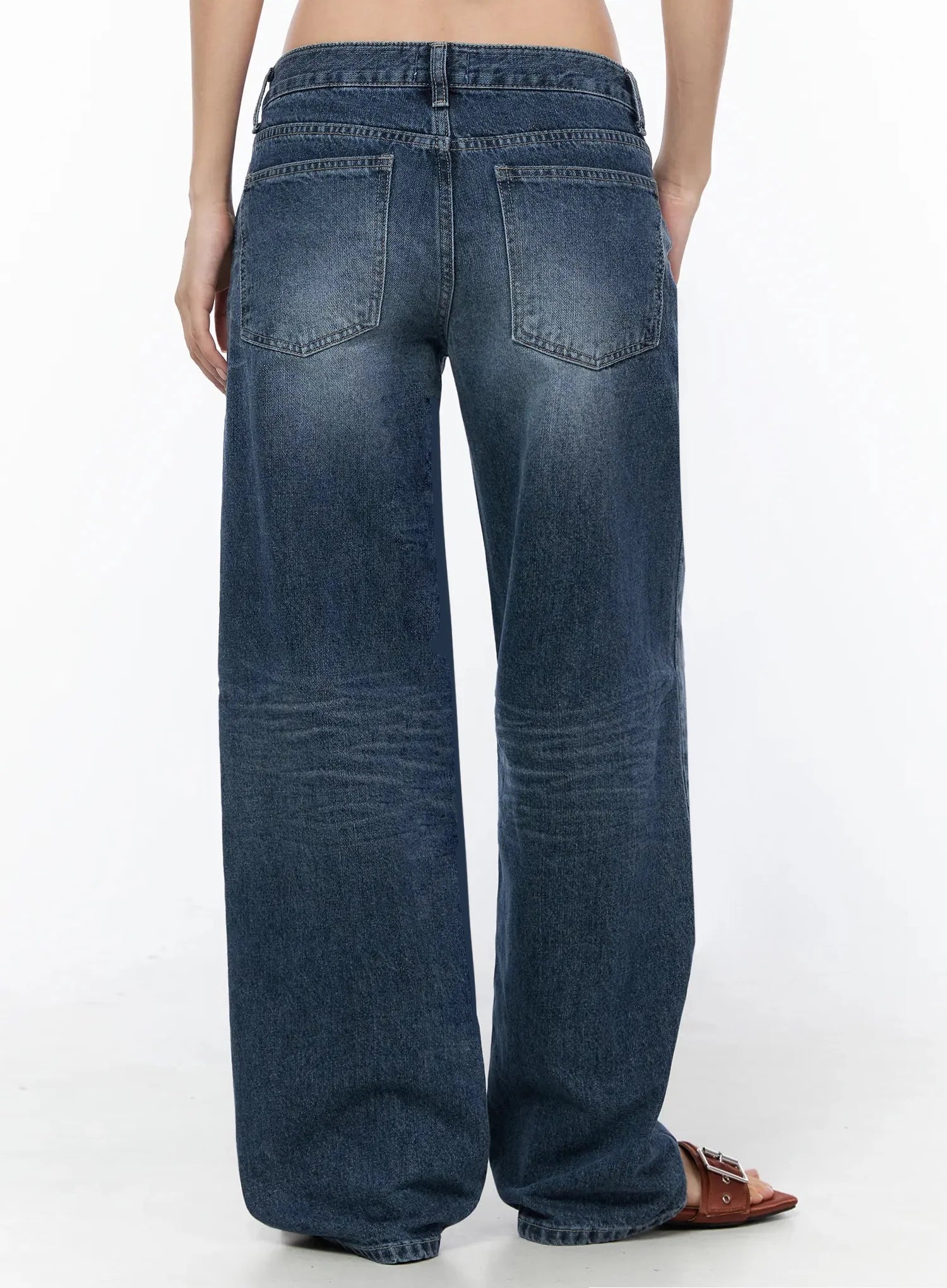 Ollie Low-Rise Straight Jeans IL531