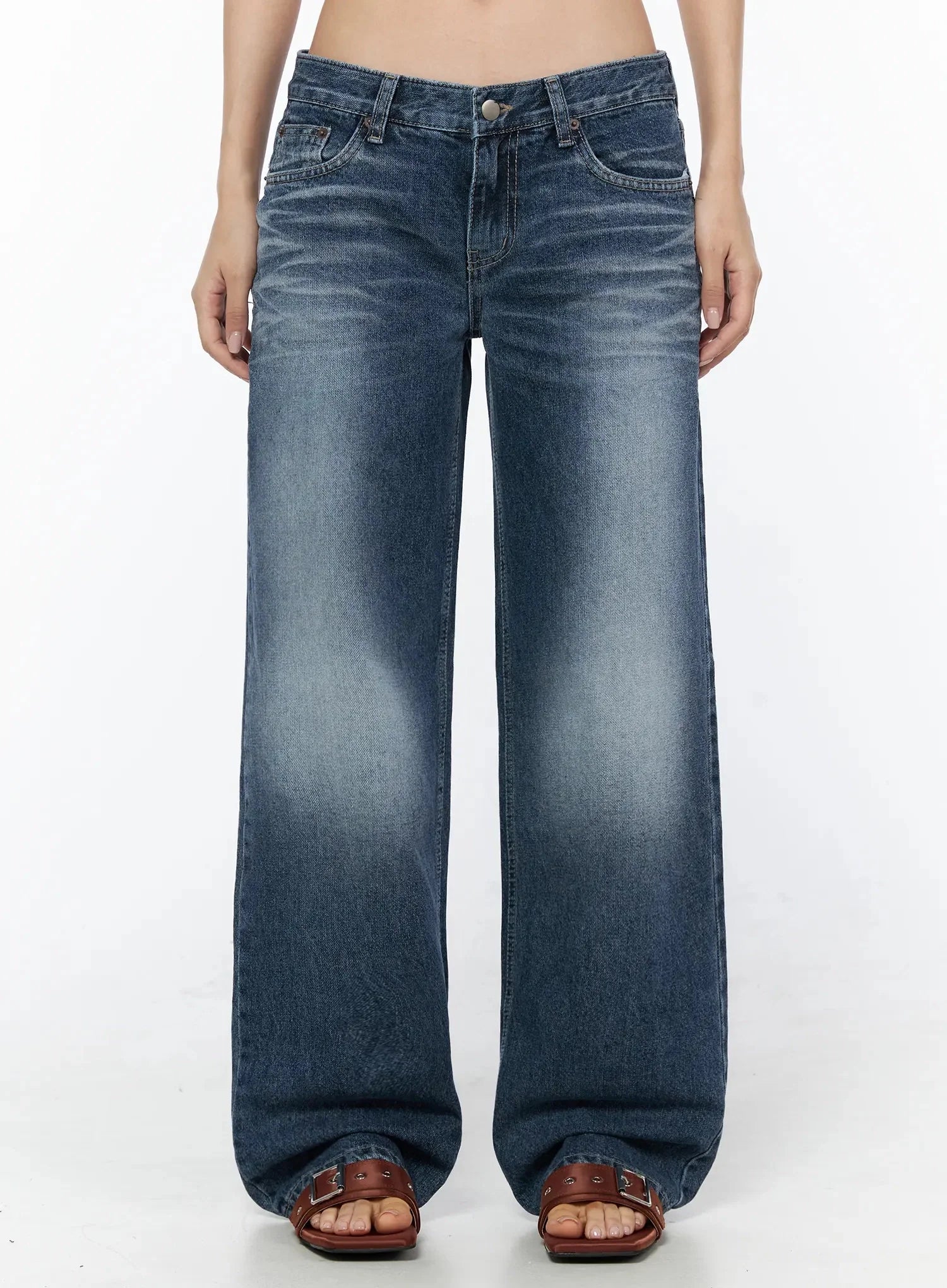 Ollie Low-Rise Straight Jeans IL531