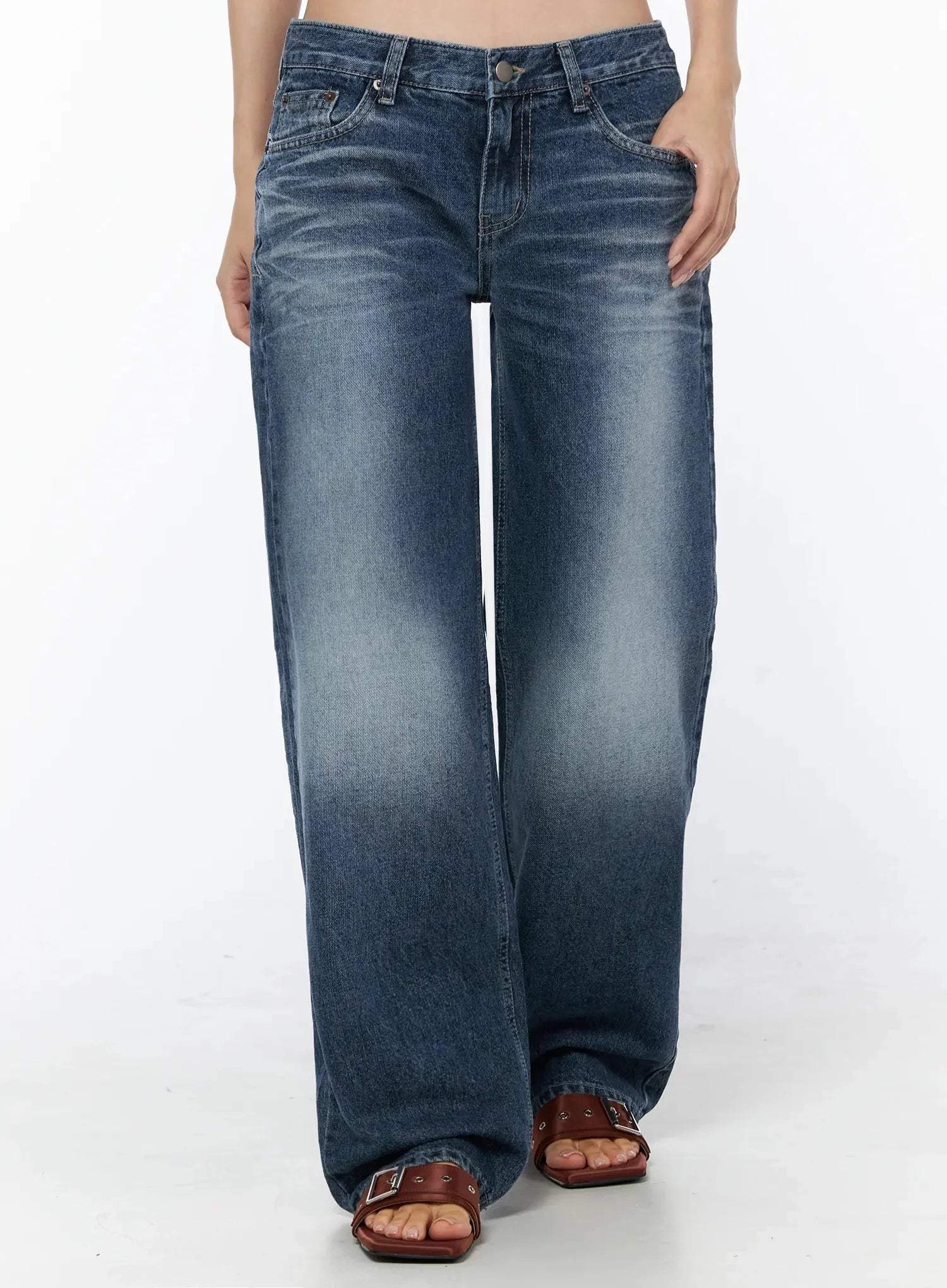 Ollie Low-Rise Straight Jeans IL531