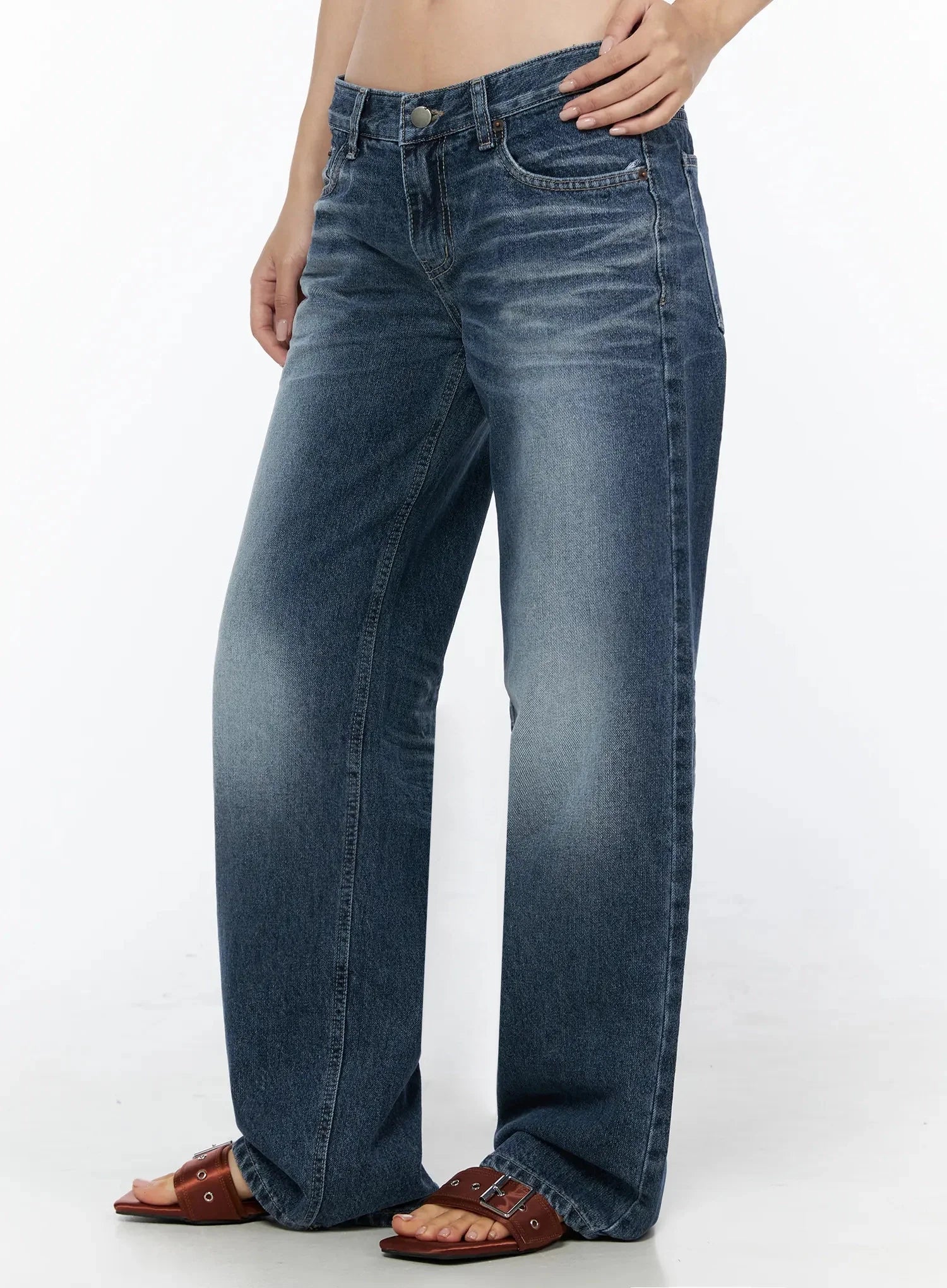 Ollie Low-Rise Straight Jeans IL531