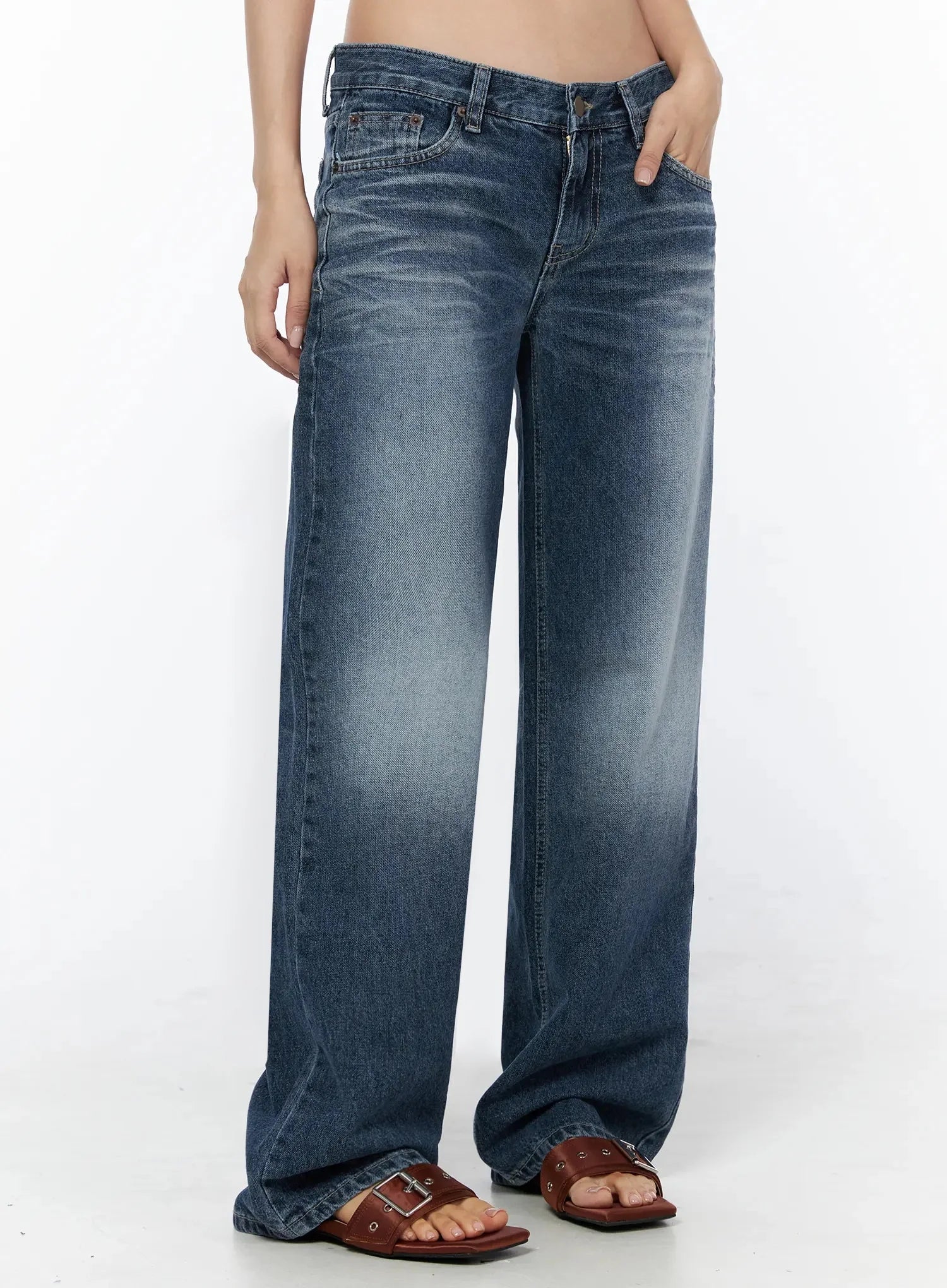 Ollie Low-Rise Straight Jeans IL531