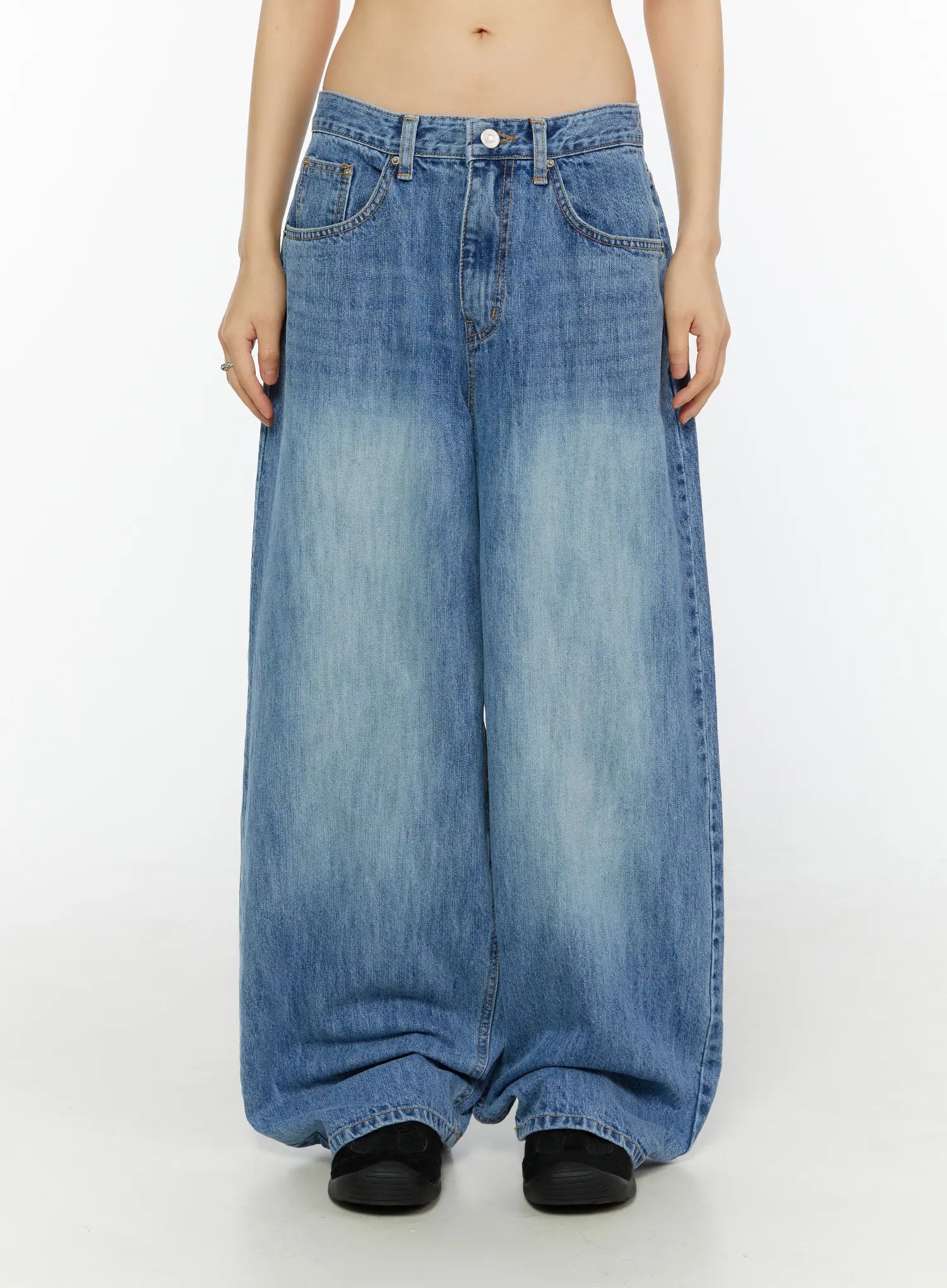 Robbie Washed Wide Leg Jeans CG511