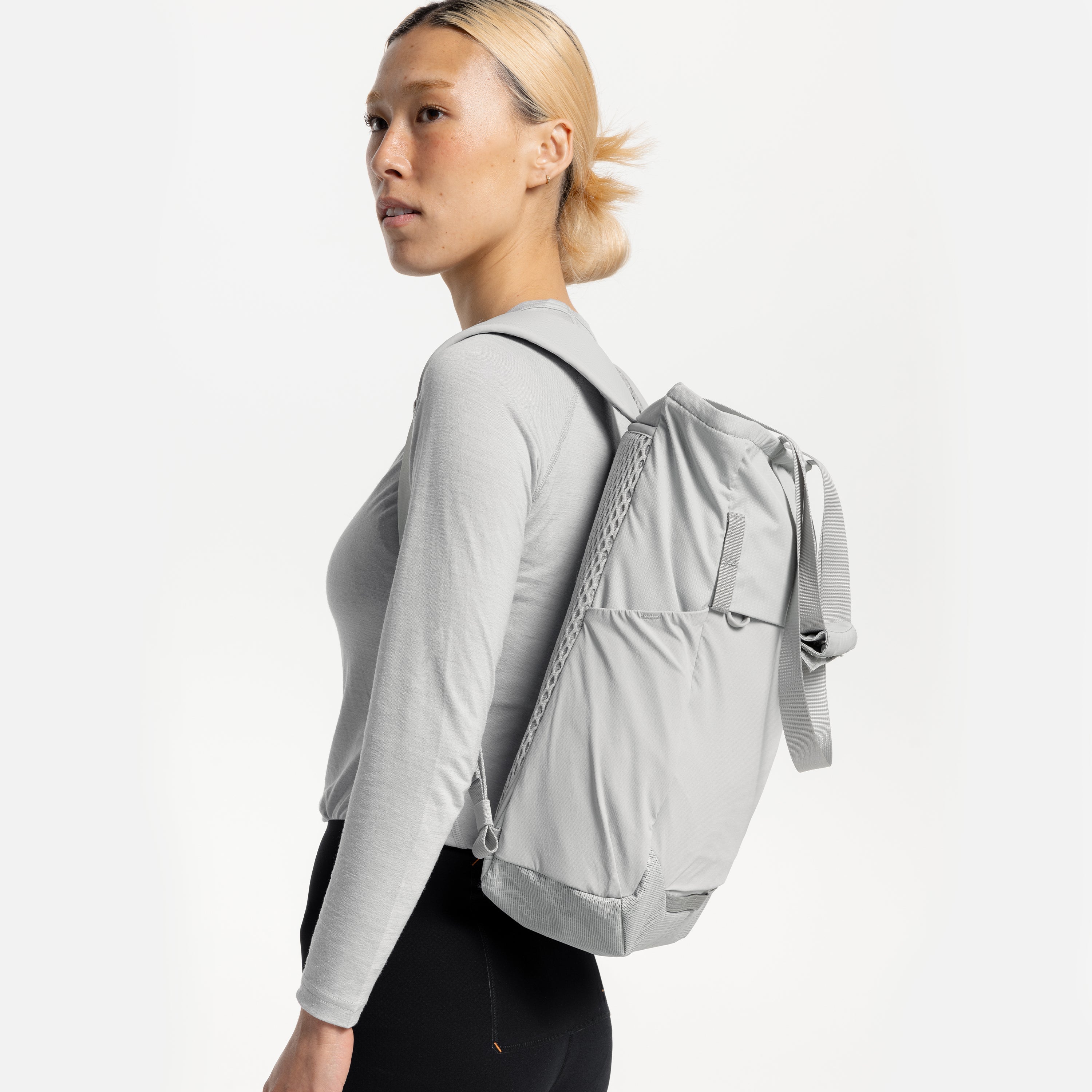 Motion Tote Pack 18L