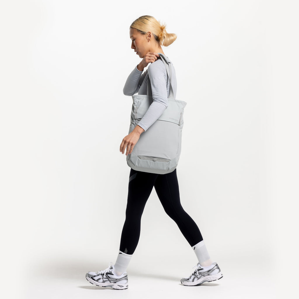 Motion Tote Pack 18L