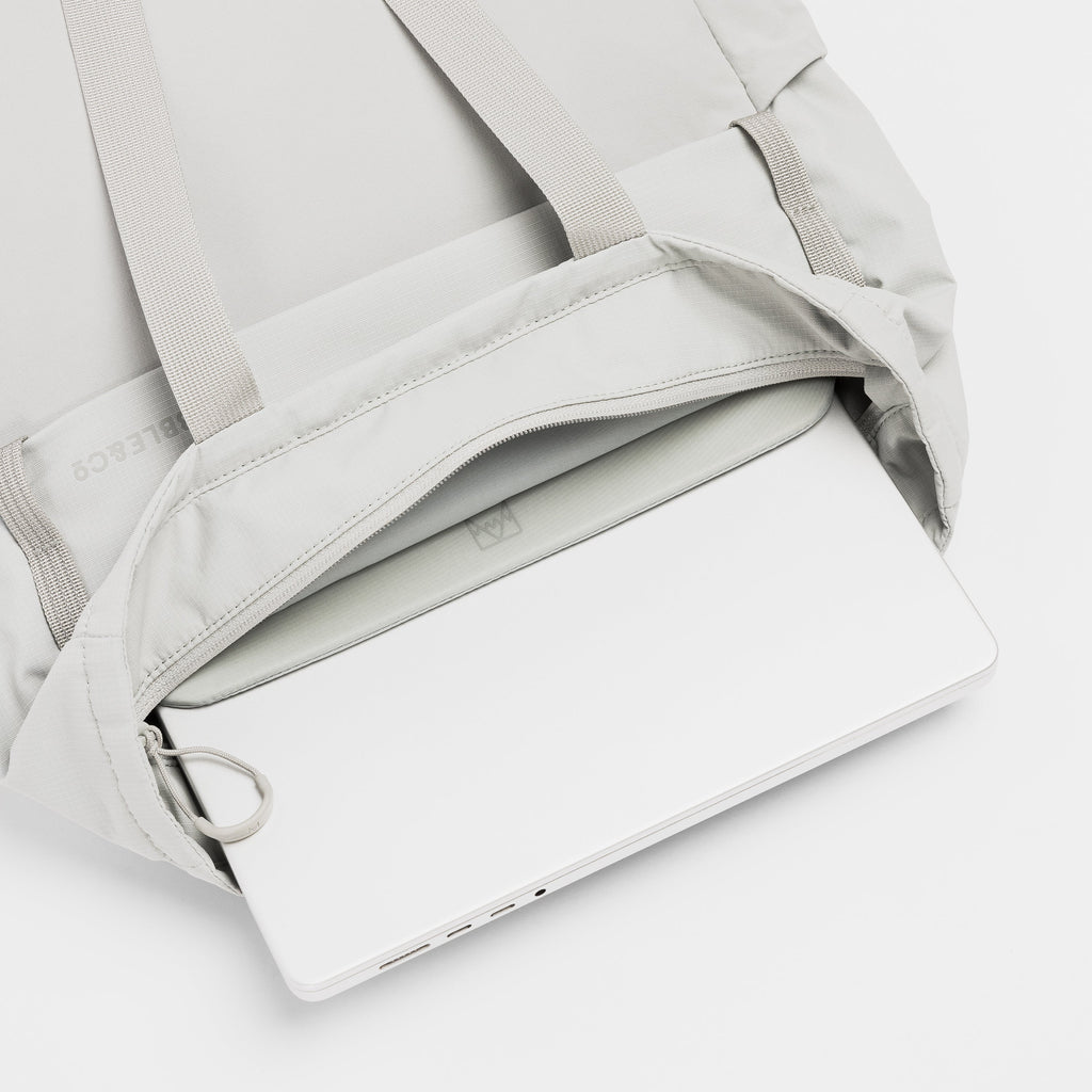 Motion Tote Pack 18L