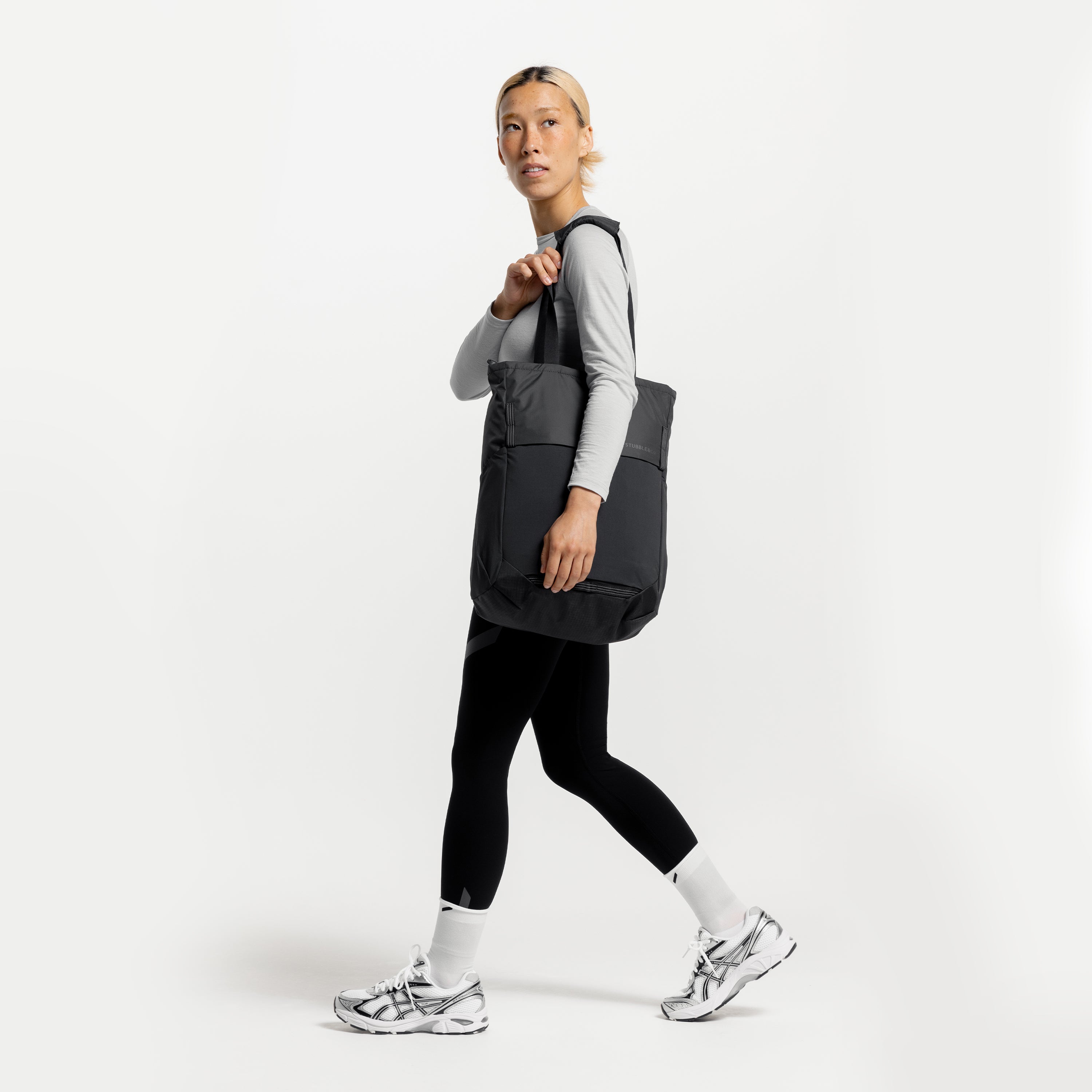 Motion Tote Pack 18L