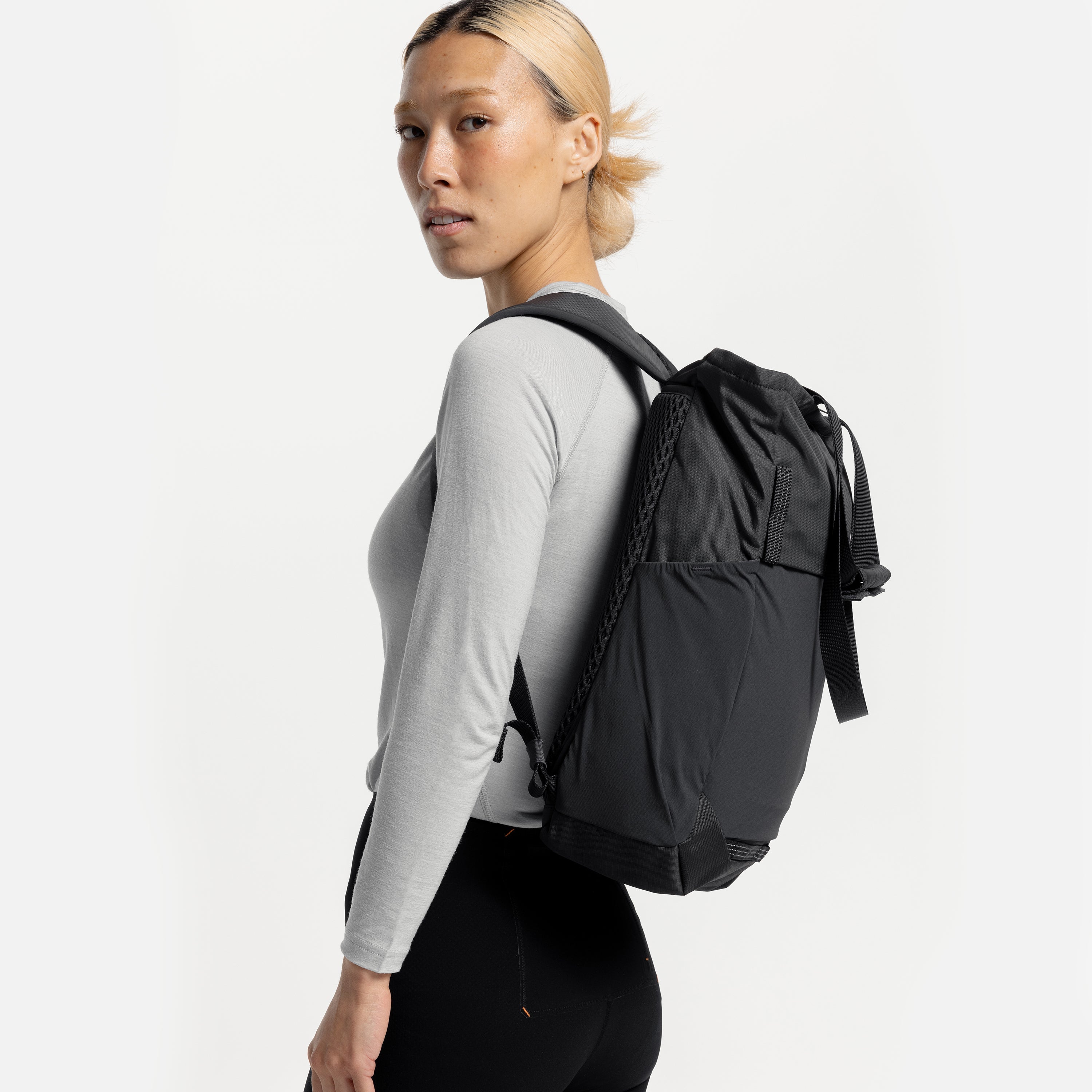 Motion Tote Pack 18L
