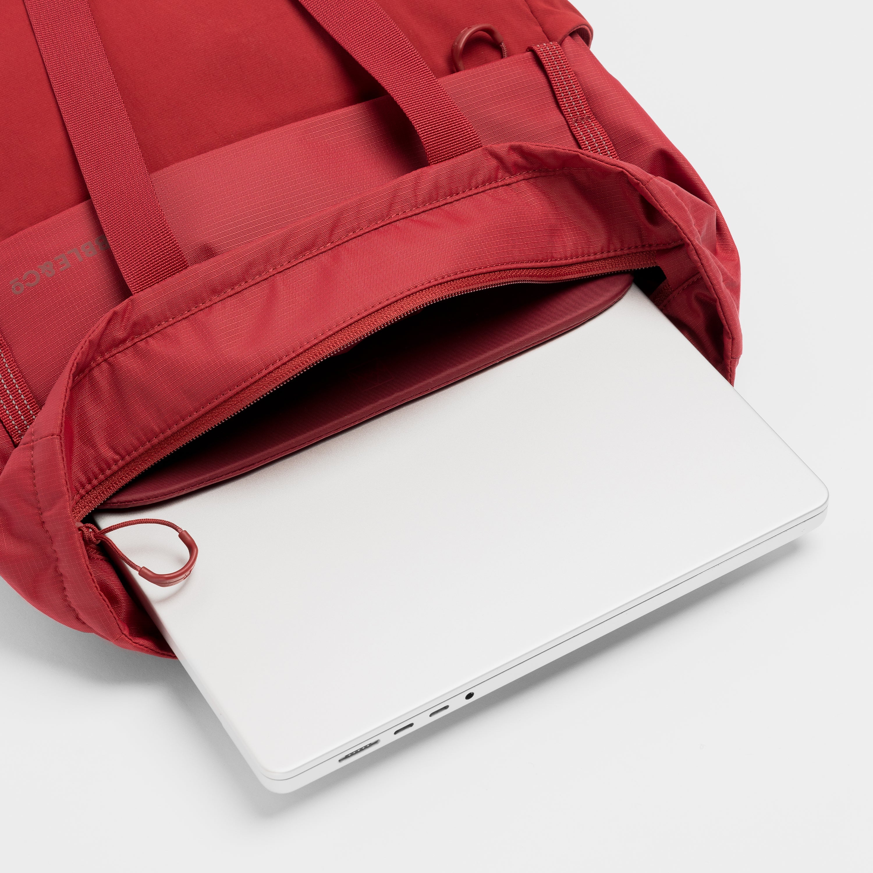 Motion Tote Pack 18L