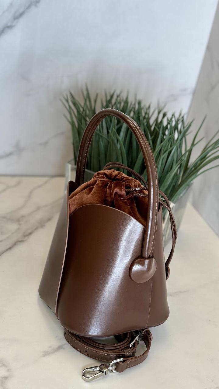 Elegance Charm – Genuine Leather Bucket Bag with Top Handle and Adjustable Strap