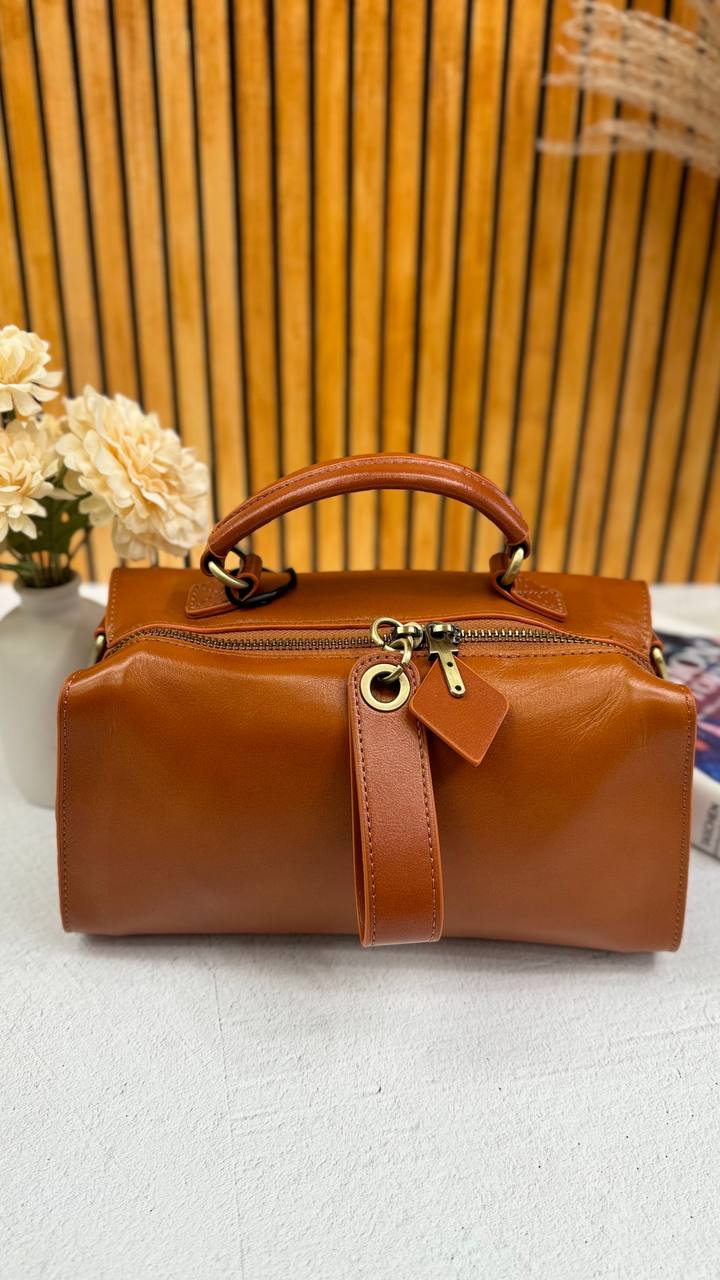 Lusso Belleza” – Genuine Leather Handbag with Versatile Strap