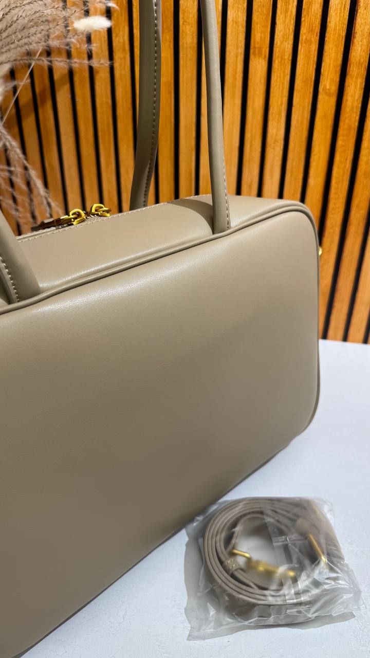 Linea Eleganza — Classic Genuine Leather Bag with Adjustable Strap. Women’s shoulder bag