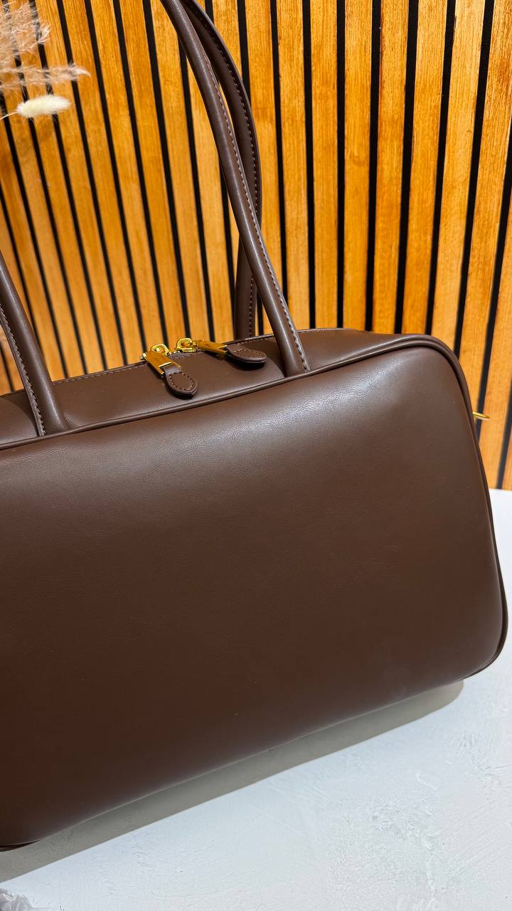 Linea Eleganza — Classic Genuine Leather Bag with Adjustable Strap. Women’s shoulder bag