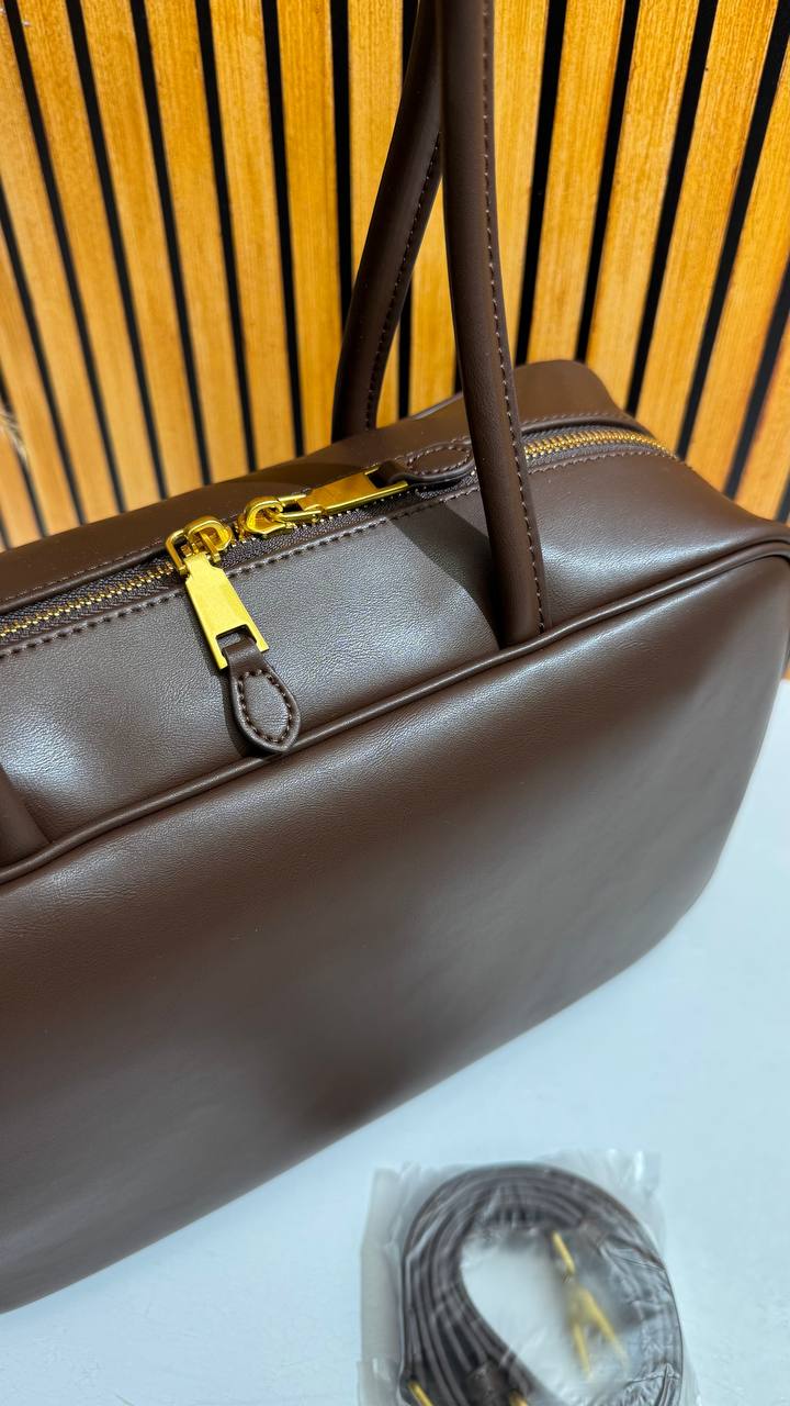 Linea Eleganza — Classic Genuine Leather Bag with Adjustable Strap. Women’s shoulder bag
