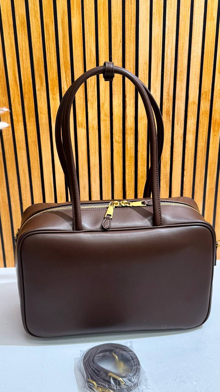 Linea Eleganza — Classic Genuine Leather Bag with Adjustable Strap. Women’s shoulder bag
