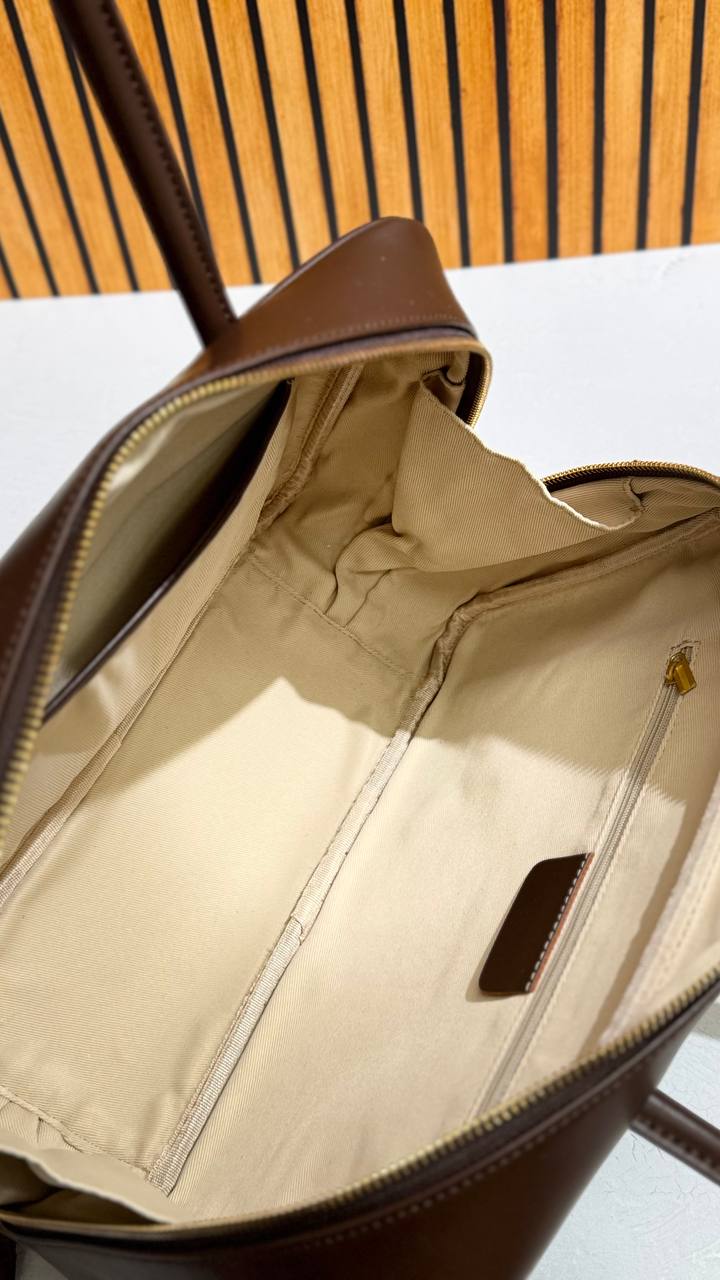 Linea Eleganza — Classic Genuine Leather Bag with Adjustable Strap. Women’s shoulder bag