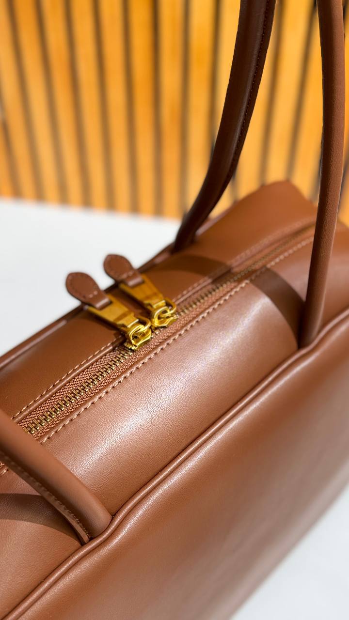 Linea Eleganza — Classic Genuine Leather Bag with Adjustable Strap. Women’s shoulder bag