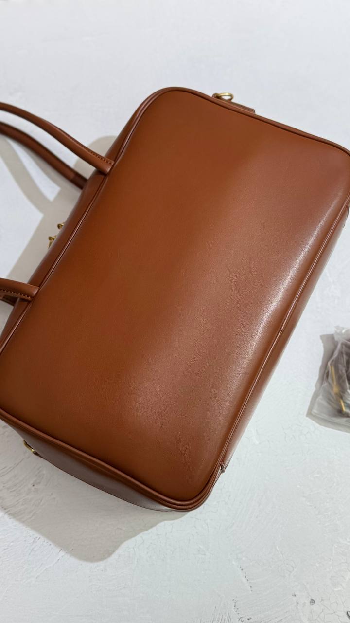 Linea Eleganza — Classic Genuine Leather Bag with Adjustable Strap. Women’s shoulder bag