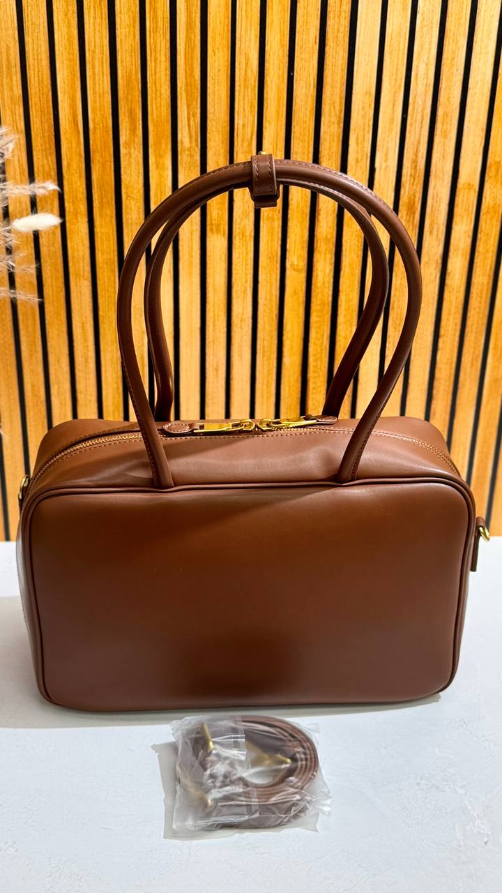 Linea Eleganza — Classic Genuine Leather Bag with Adjustable Strap. Women’s shoulder bag