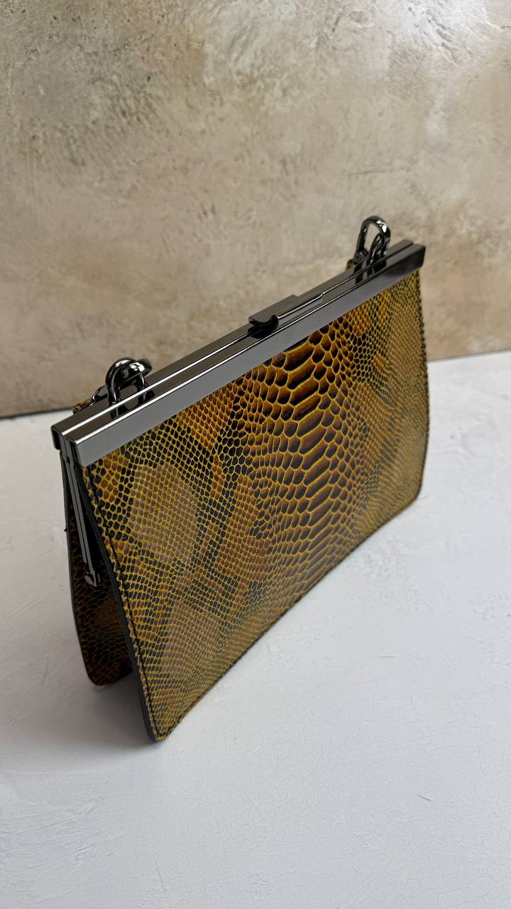 Italian Chic — genuine leather clutch bag