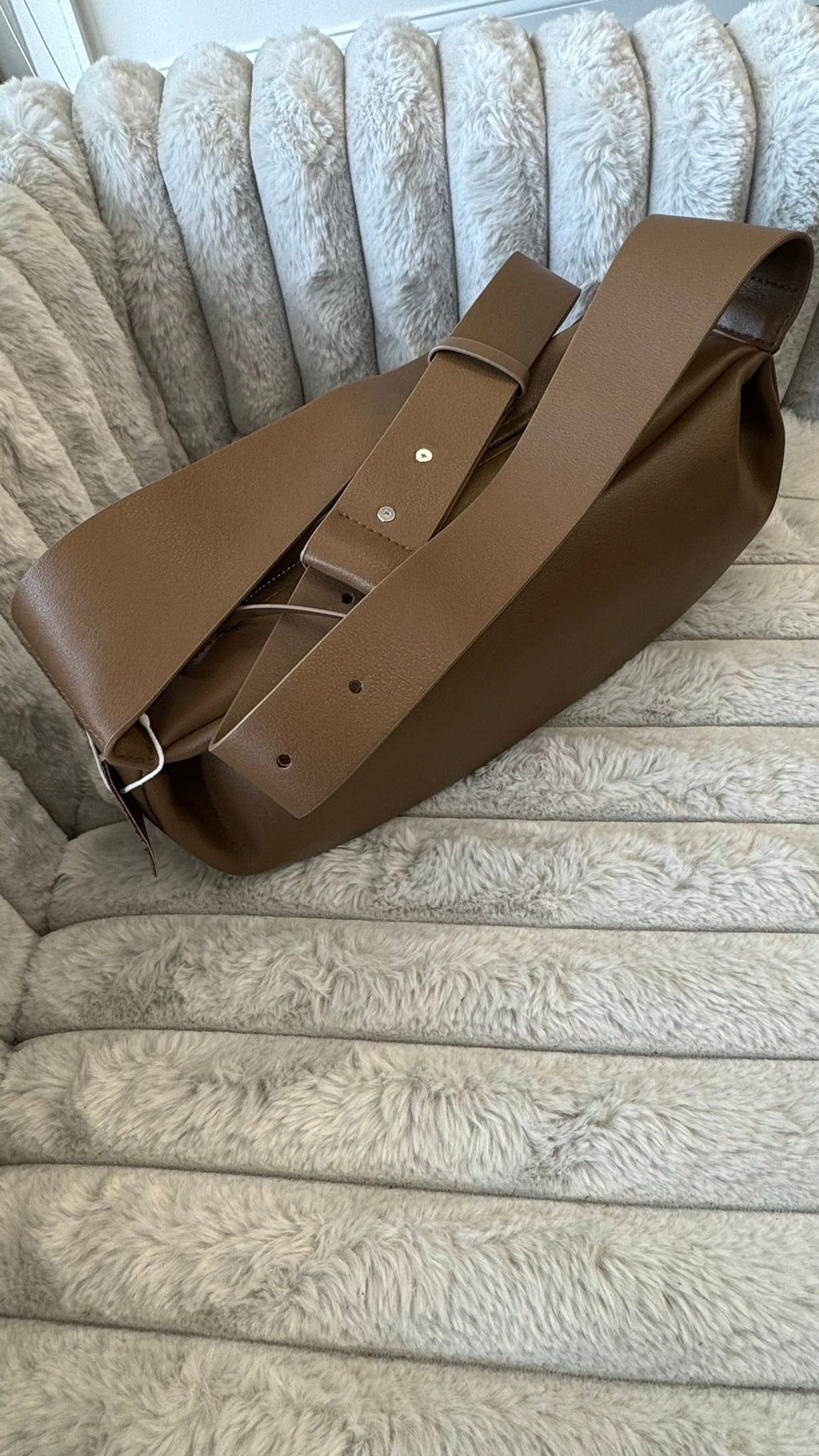 Elegant Leather Bag “Urban Charm”