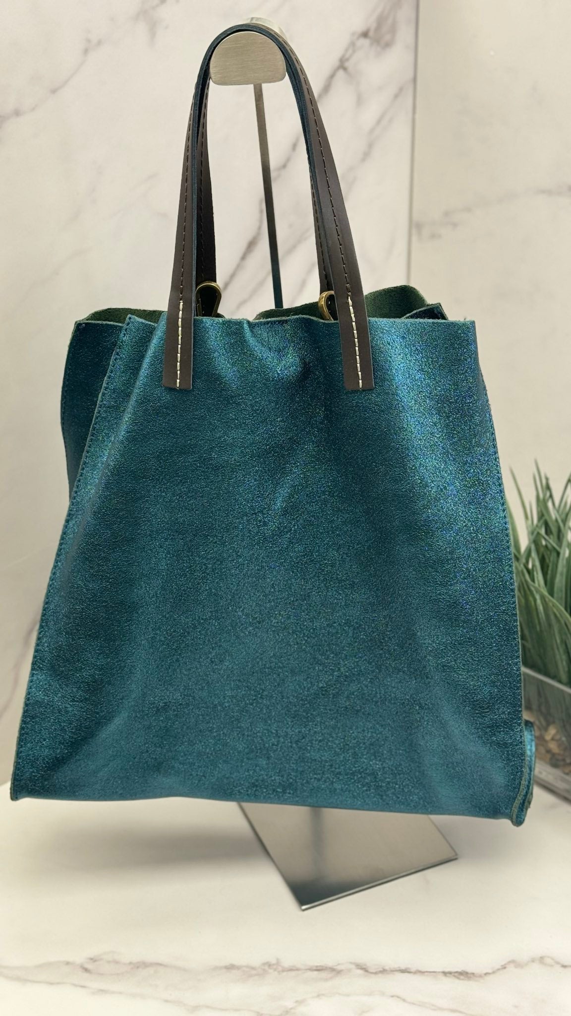 Gleam — Elegant Leather Shoppers