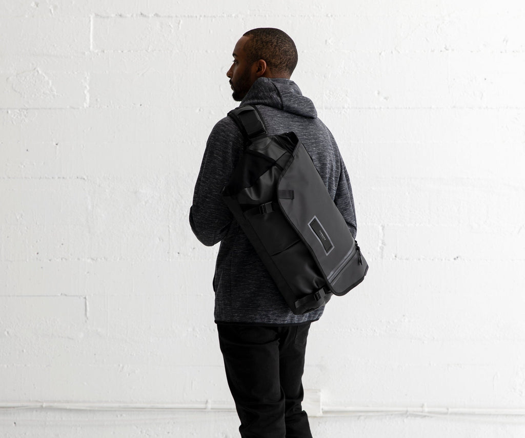 Especial Stash Messenger Bag