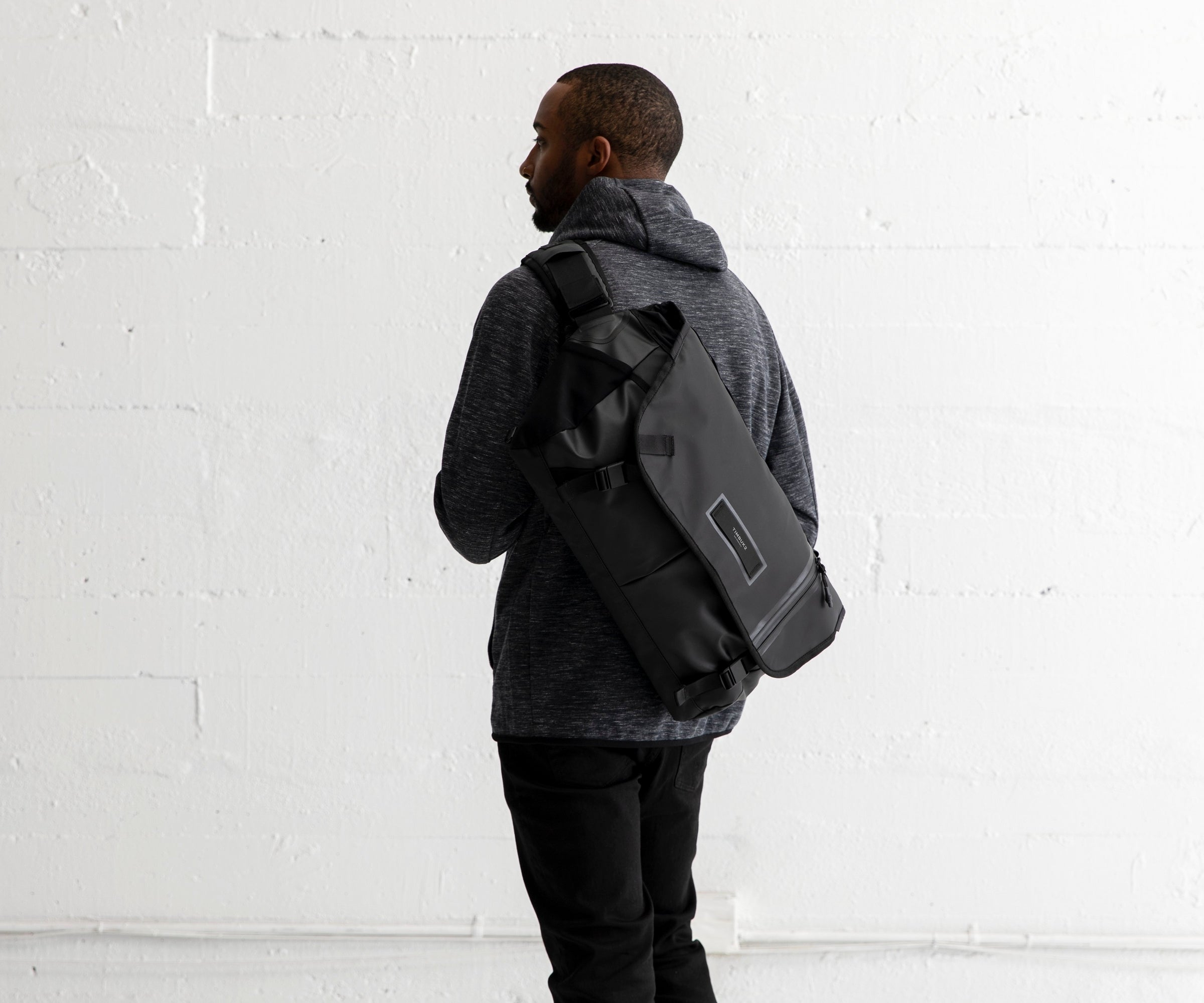 Especial Stash Messenger Bag